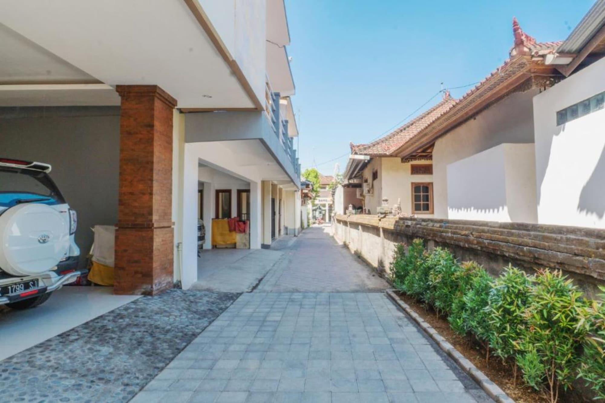 Vista Exterior Komala Homestay by ecommerceloka