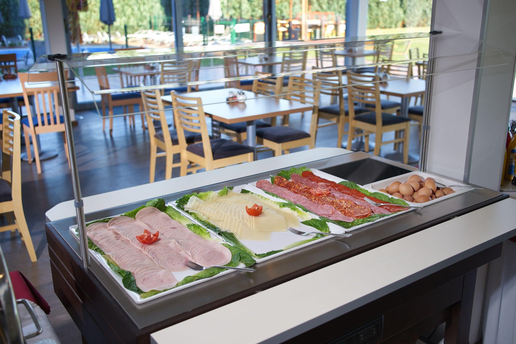 Restaurant Hotel Aura Design & Garden Pool
