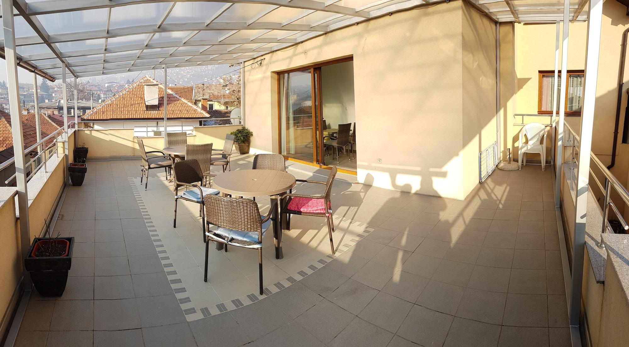 Vista Exterior Guest House Ćiro