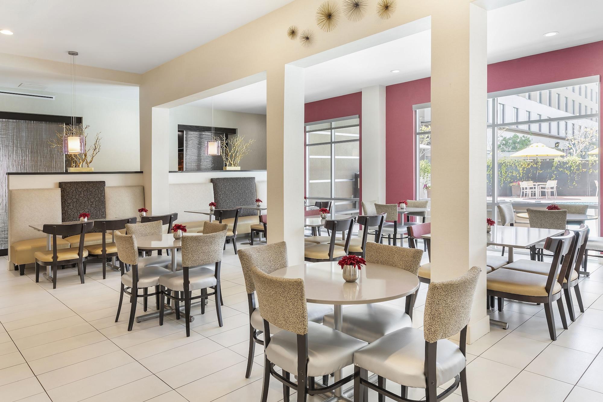 Restaurant Holiday Inn Express & Suites Anaheim Resort Area by IHG