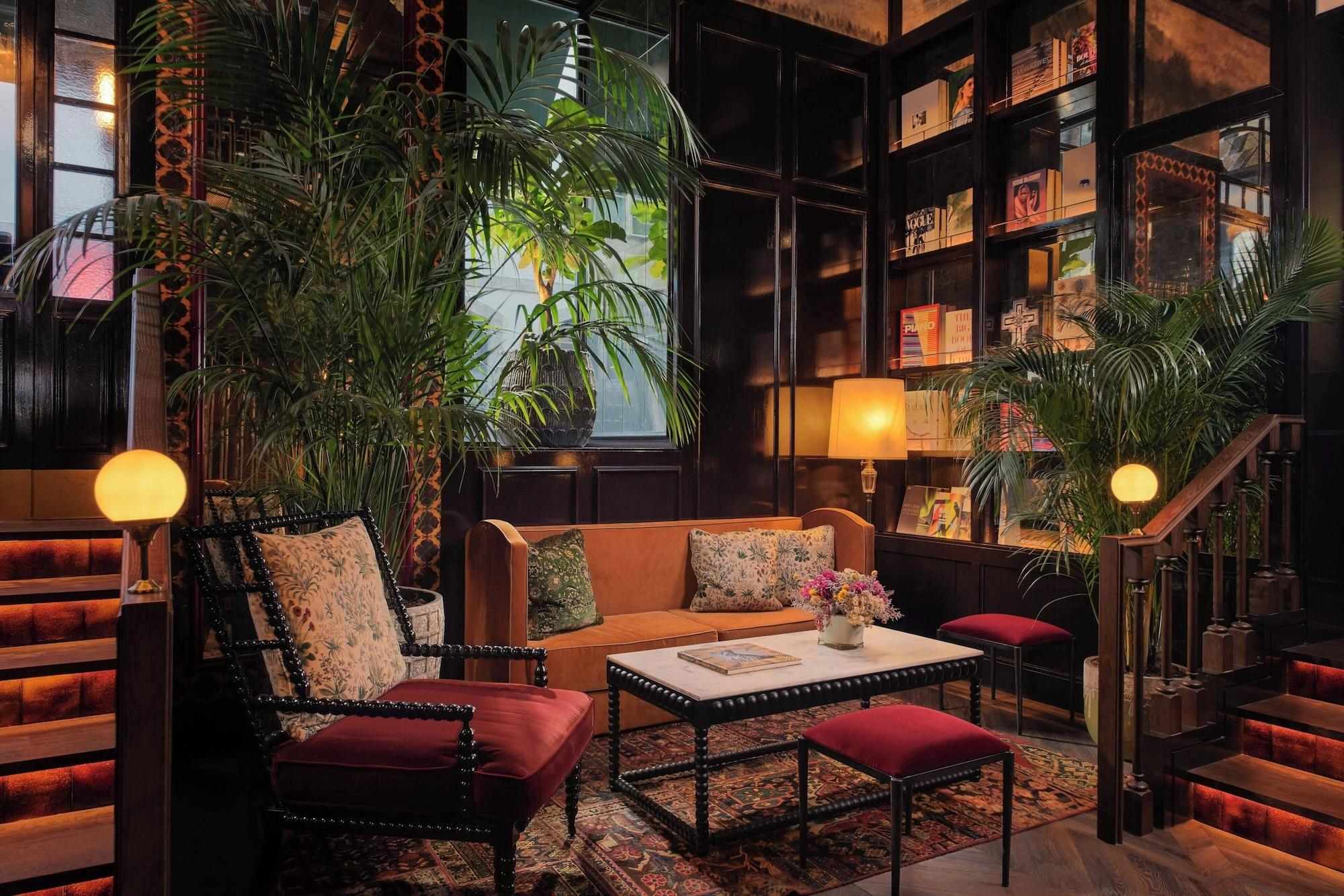 Vista Lobby The Ivens, Autograph Collection