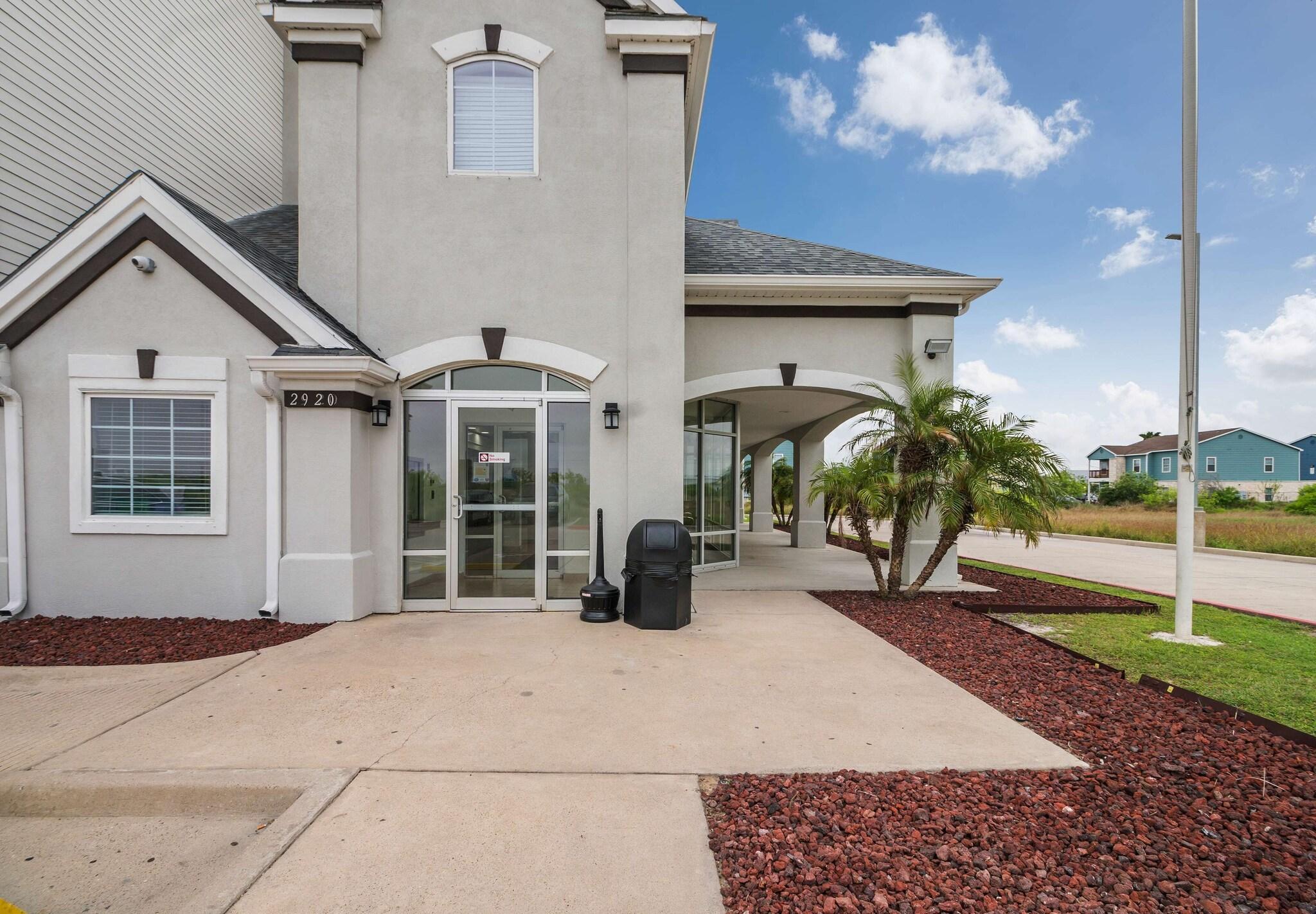 Vista Exterior Studio 6 Ingleside, TX