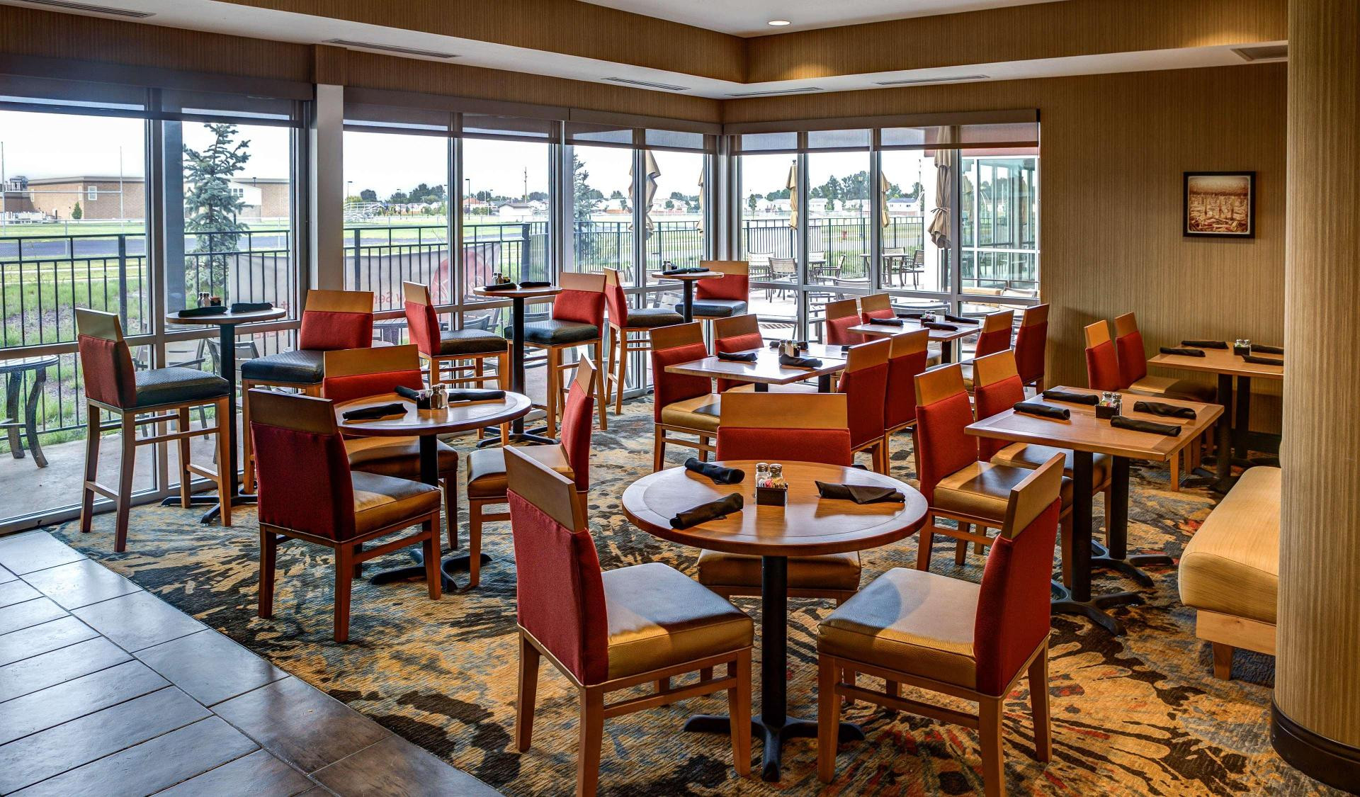 Restaurant DoubleTree by Hilton West Fargo Sanford Medical Center Area