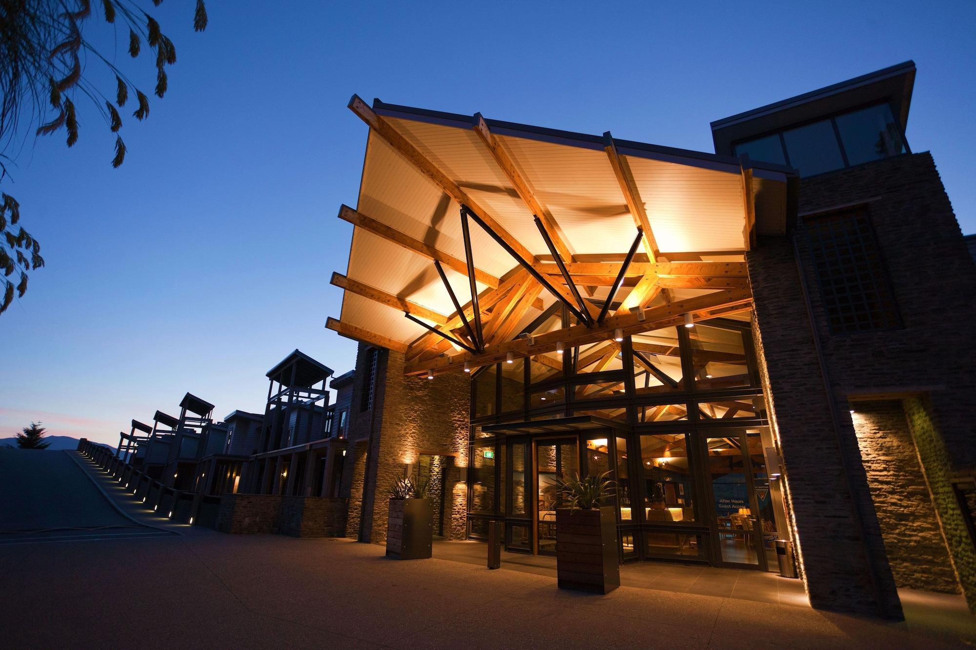 Vista Exterior The Rees Hotel and Luxury Apartments