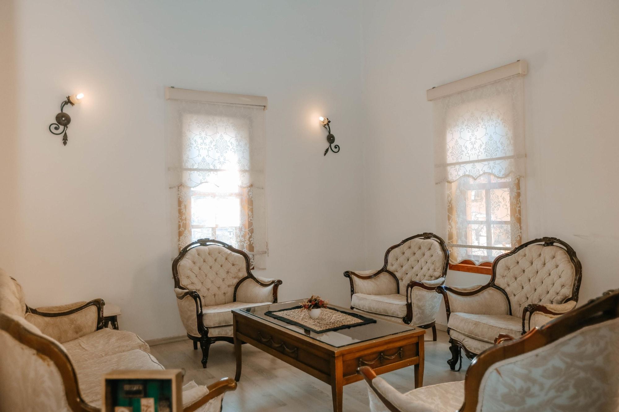 Vista Lobby Patio Hotel