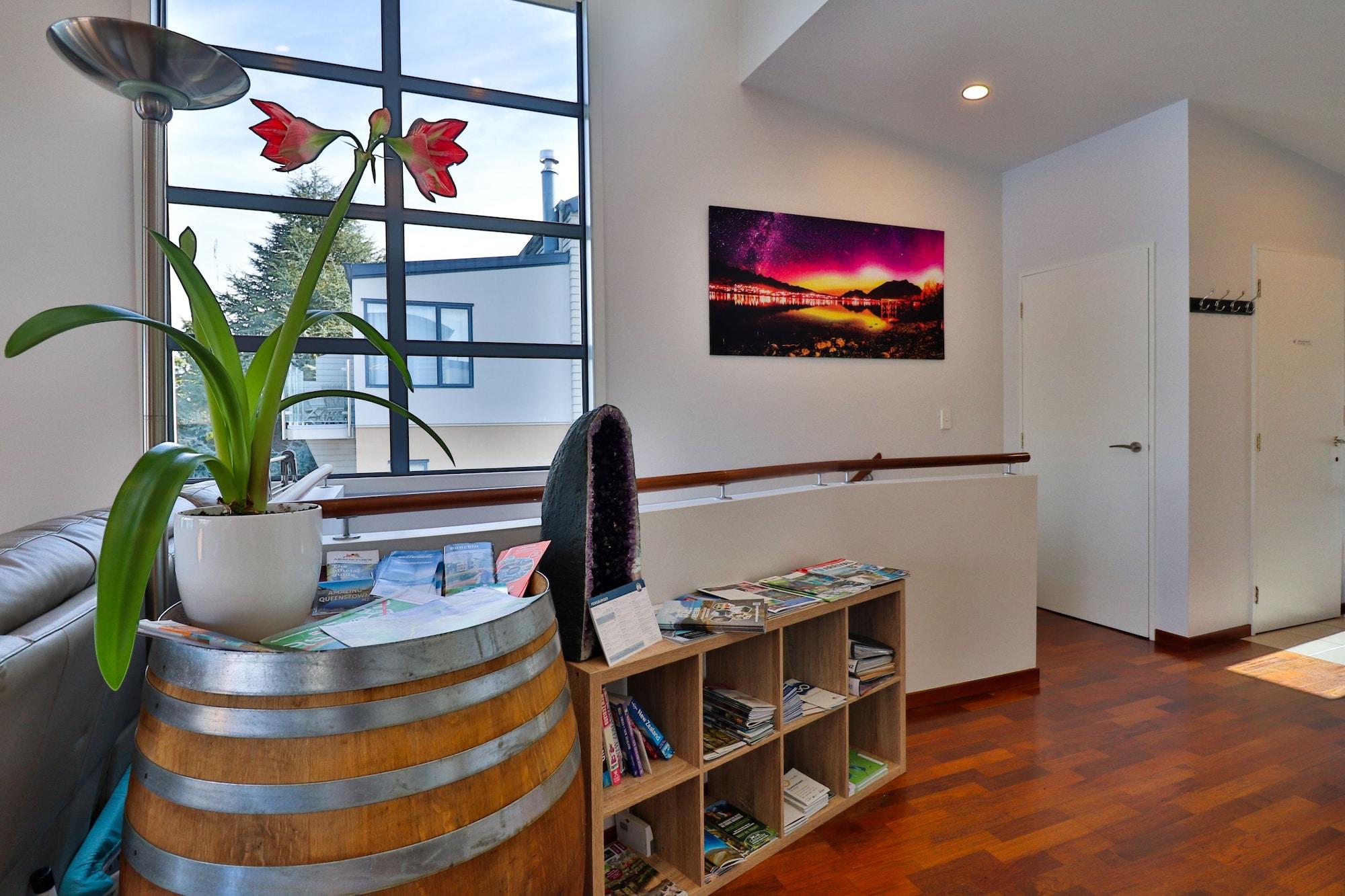 Vista Lobby Amazing Queenstown Guesthouse