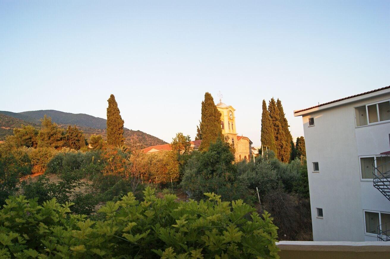 Varios Lia Studios