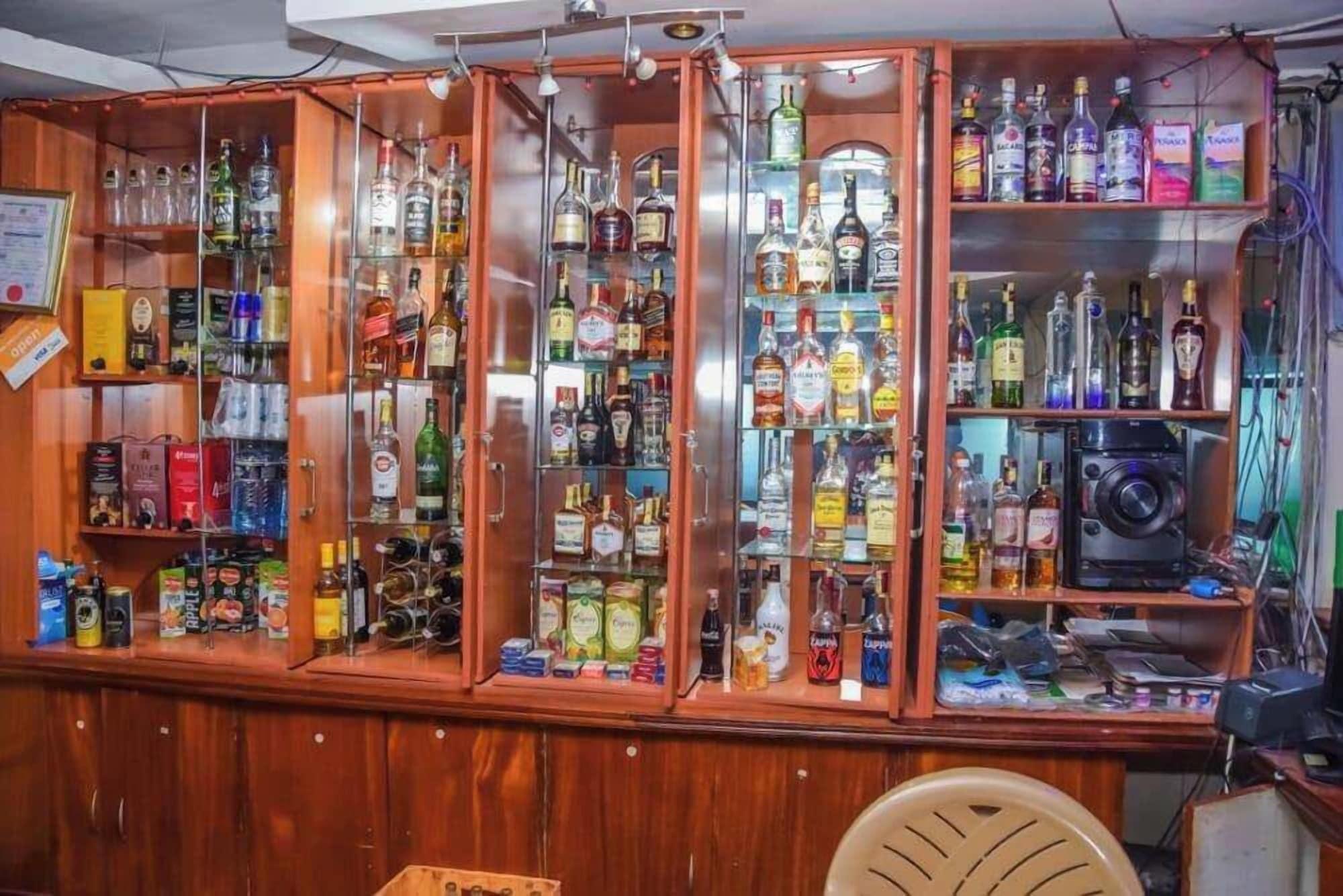 Bar/Salón Meru Paramount Hotel