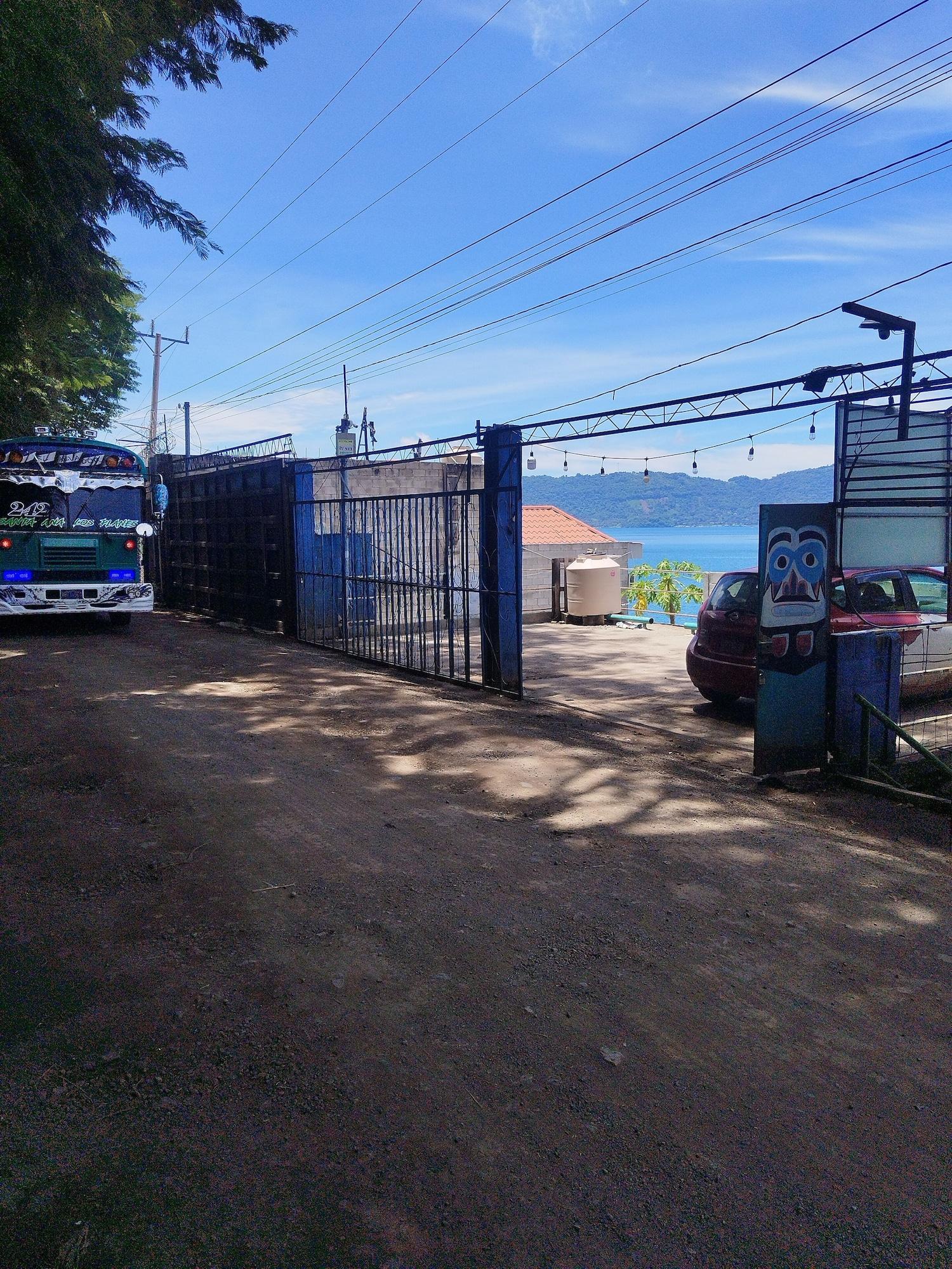 Varios Hostal y Restaurante Tiki Island