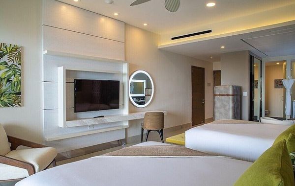 Step into the relaxing sanctuary of the Junior Suite - Hoteles con jacuzzi en Playa Mujeres, México
