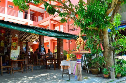Restaurant Ban To Guesthouse