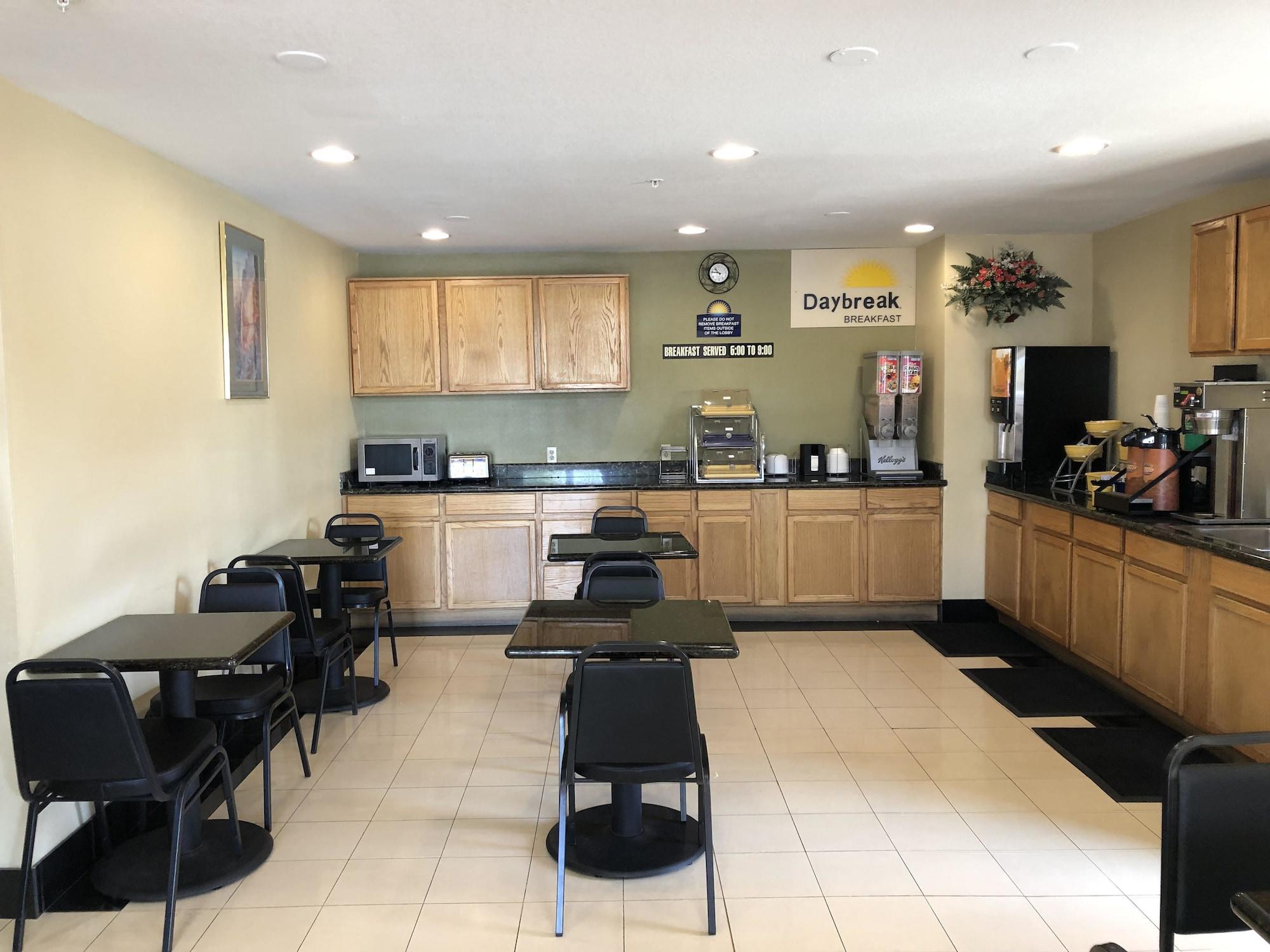 Bar/Salón Days Inn by Wyndham Tucson Airport