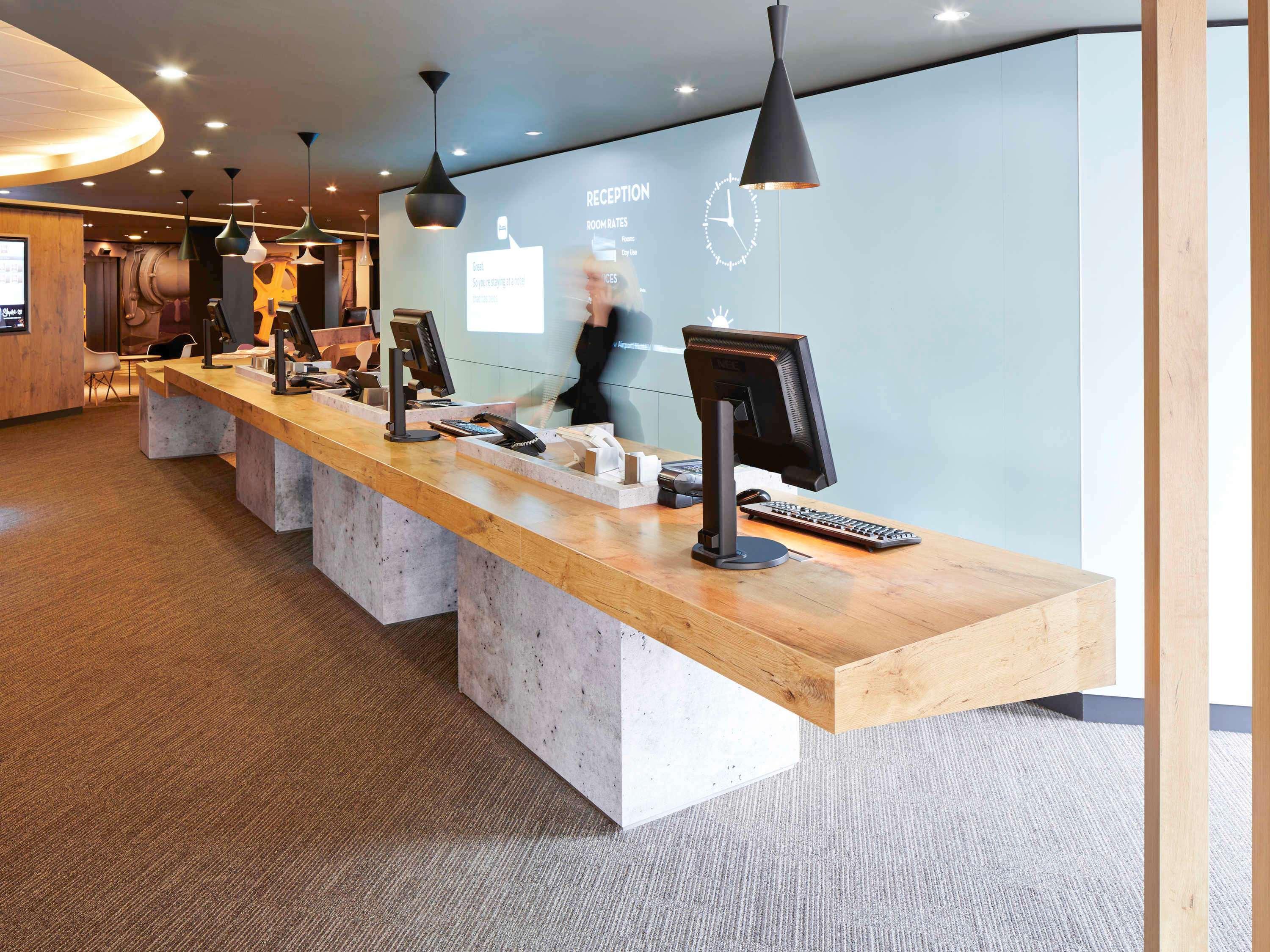 Vista Exterior ibis London Heathrow Airport