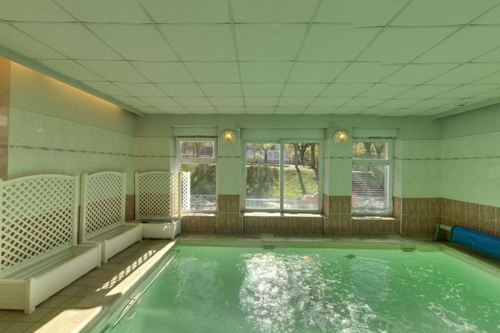 Vista Piscina Hôtel Restaurant Au Val Doré