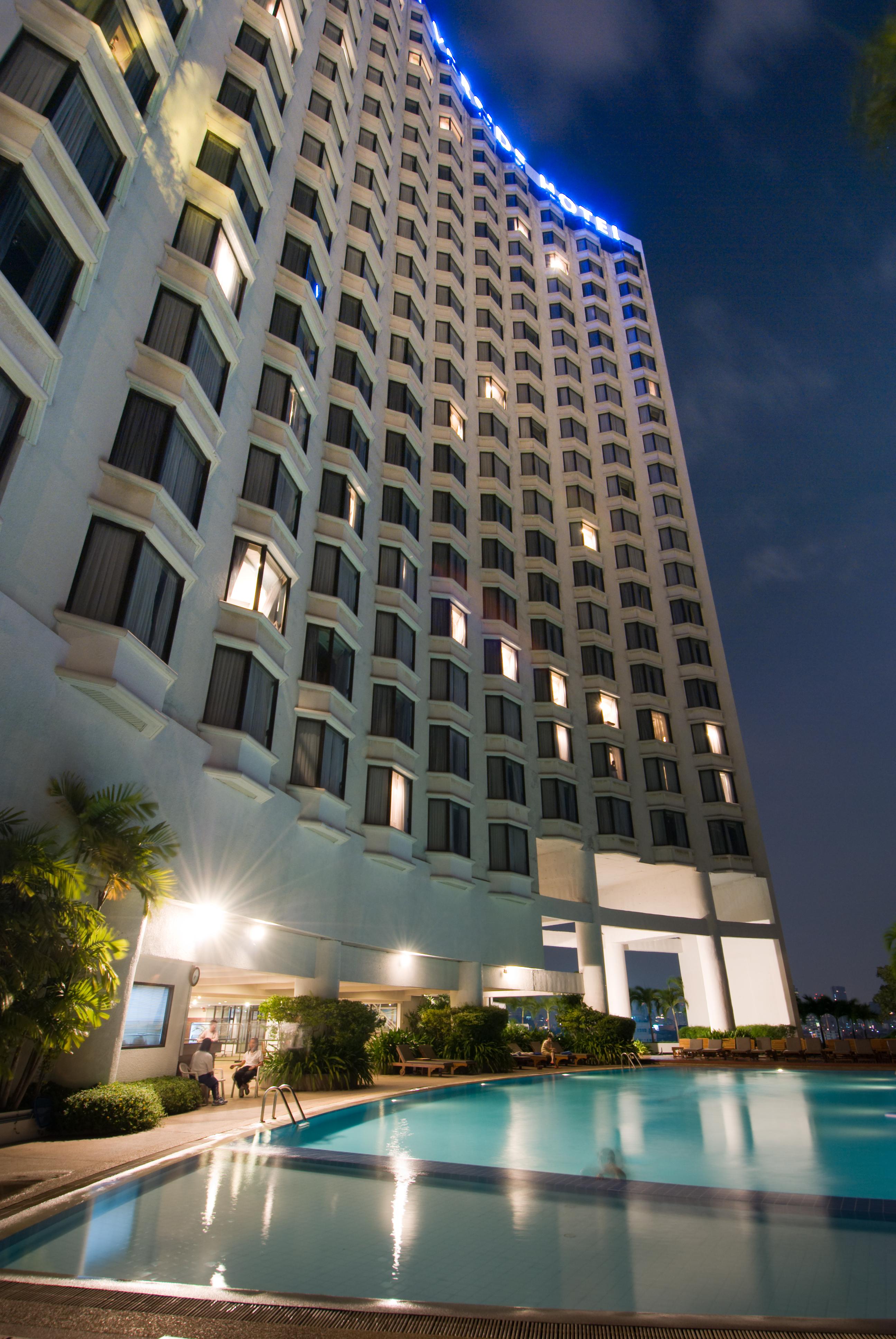 Vista Piscina Montien Riverside Hotel Bangkok