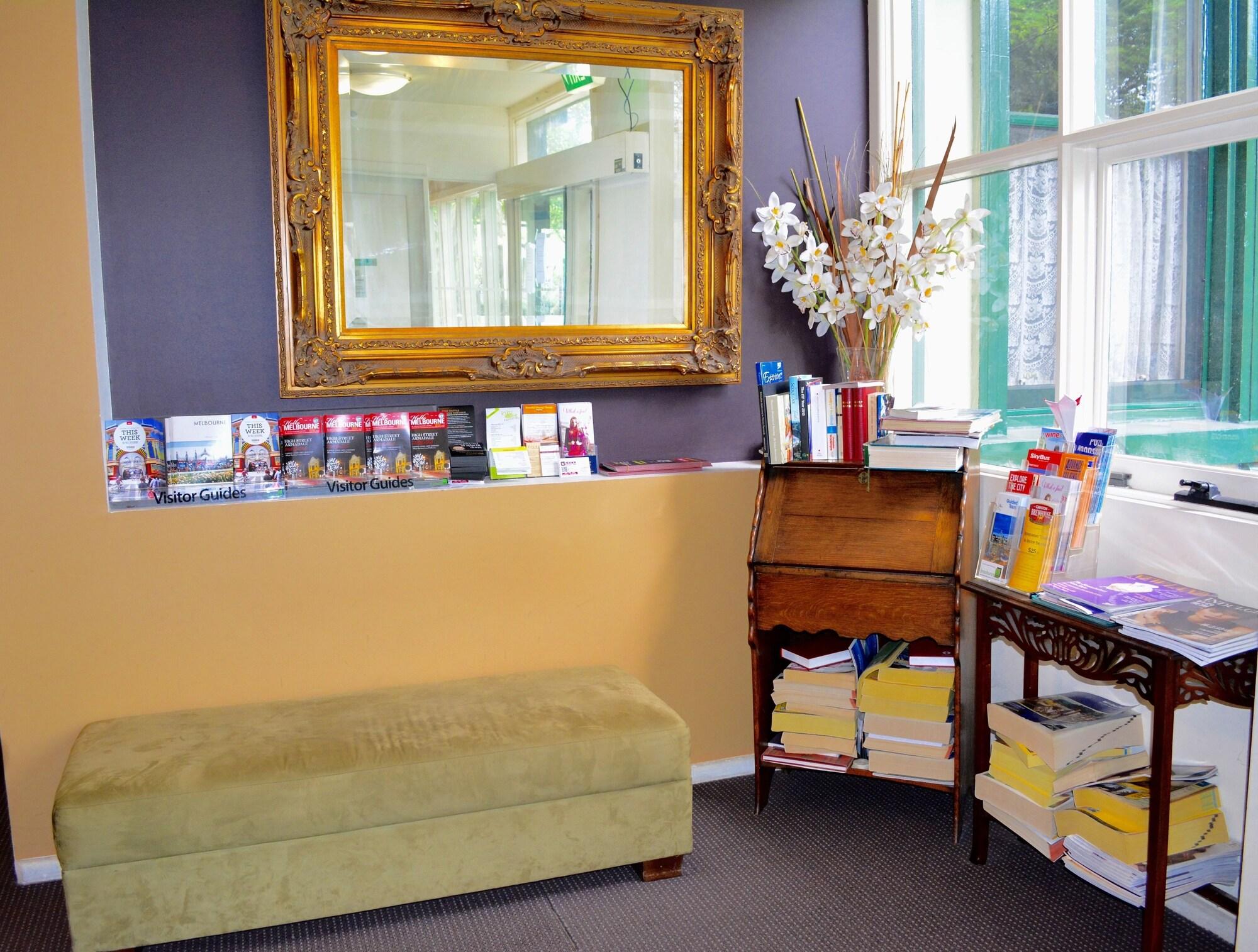 Vista Lobby Magnolia Court Boutique Hotel Melbourne