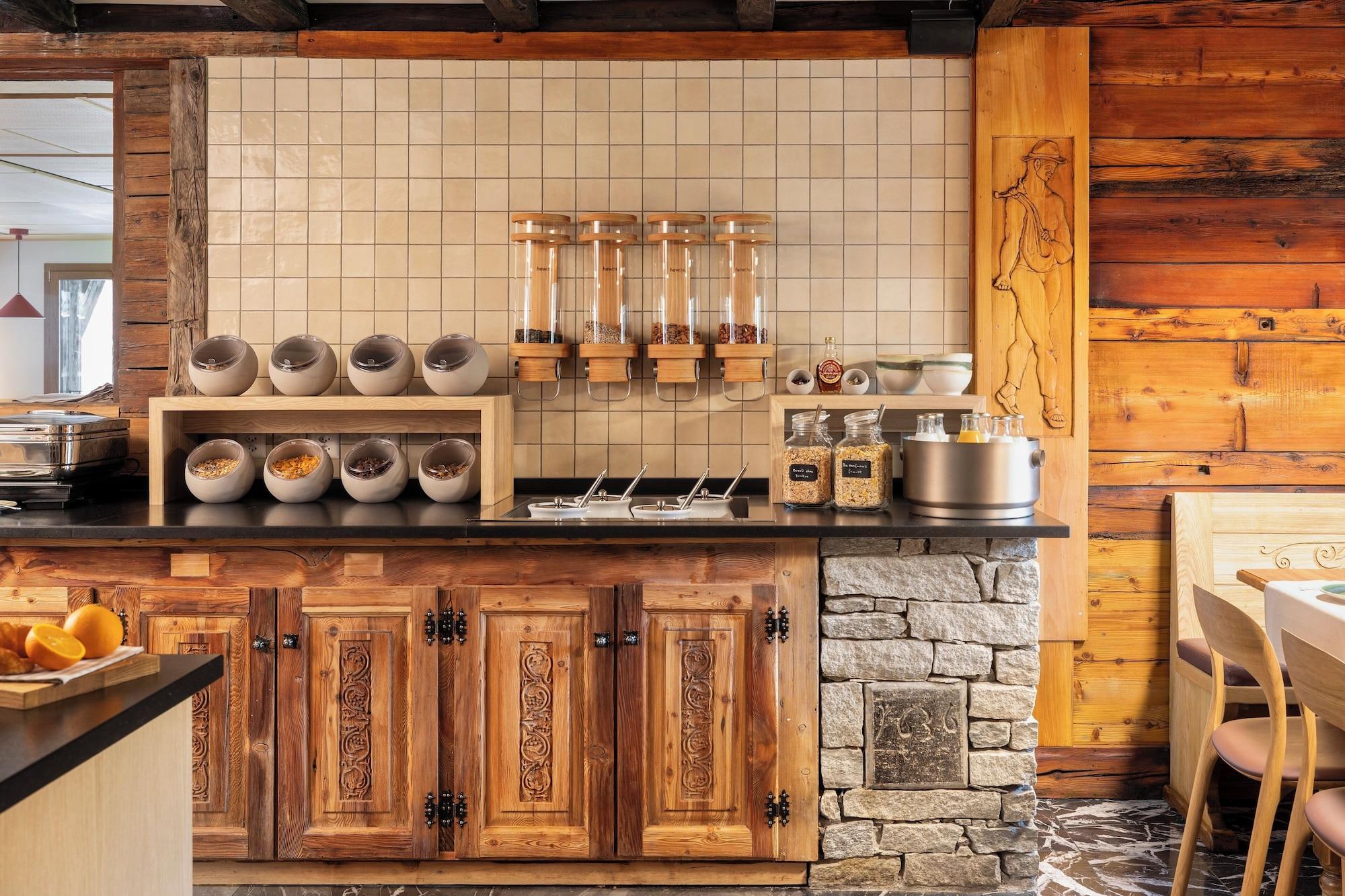 Restaurant SCHLOSS Zermatt - CBD & Adaptogenic Spa and Sport Hotel