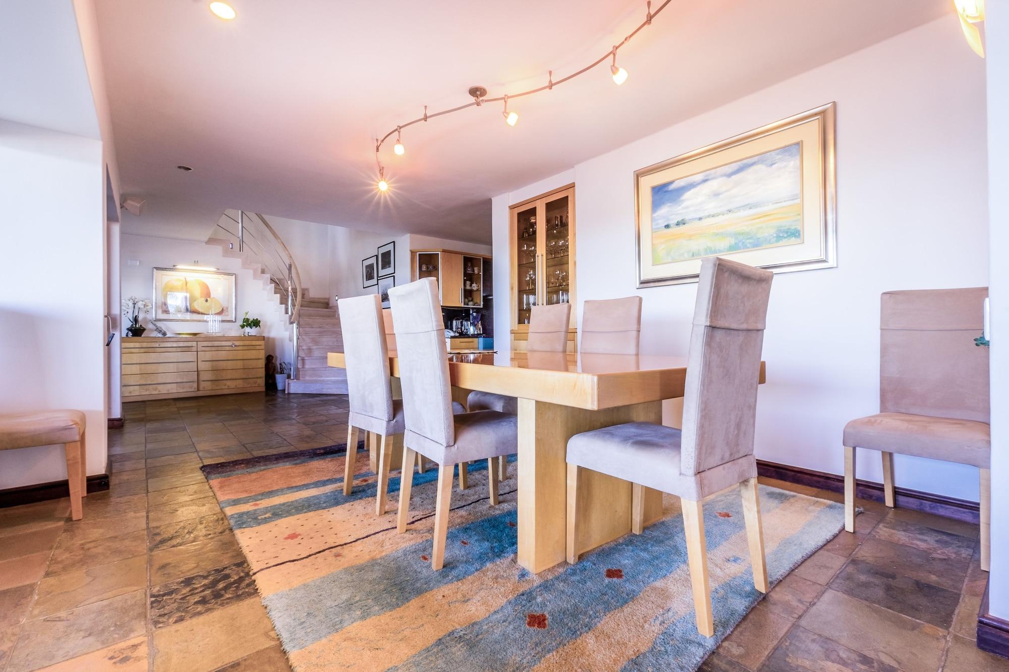 Restaurant 185 on Beach Boutique Suites and Apartments