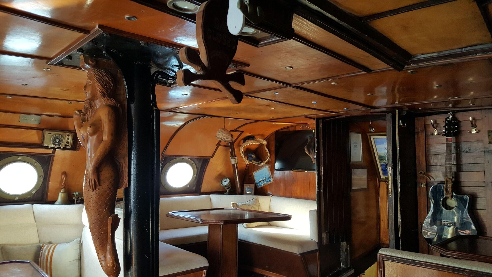 Vista Lobby MS Cutty Jean