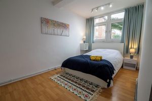 Alquiler Vacacional - Cosy Family Retreat with Garden & Workspace