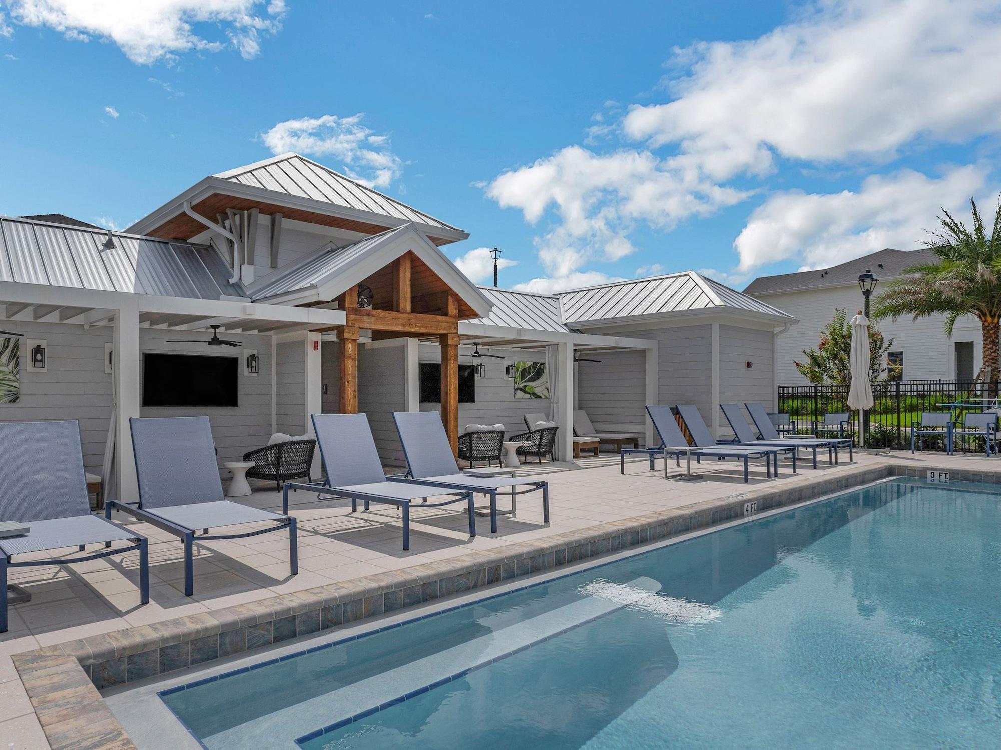Varios Landing Townhomes Davenport