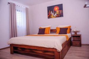 Alojamiento - Ampifitia Guest House with Rooftop Terrace&Jacuzzi –Rustic Charm & Modern Luxury