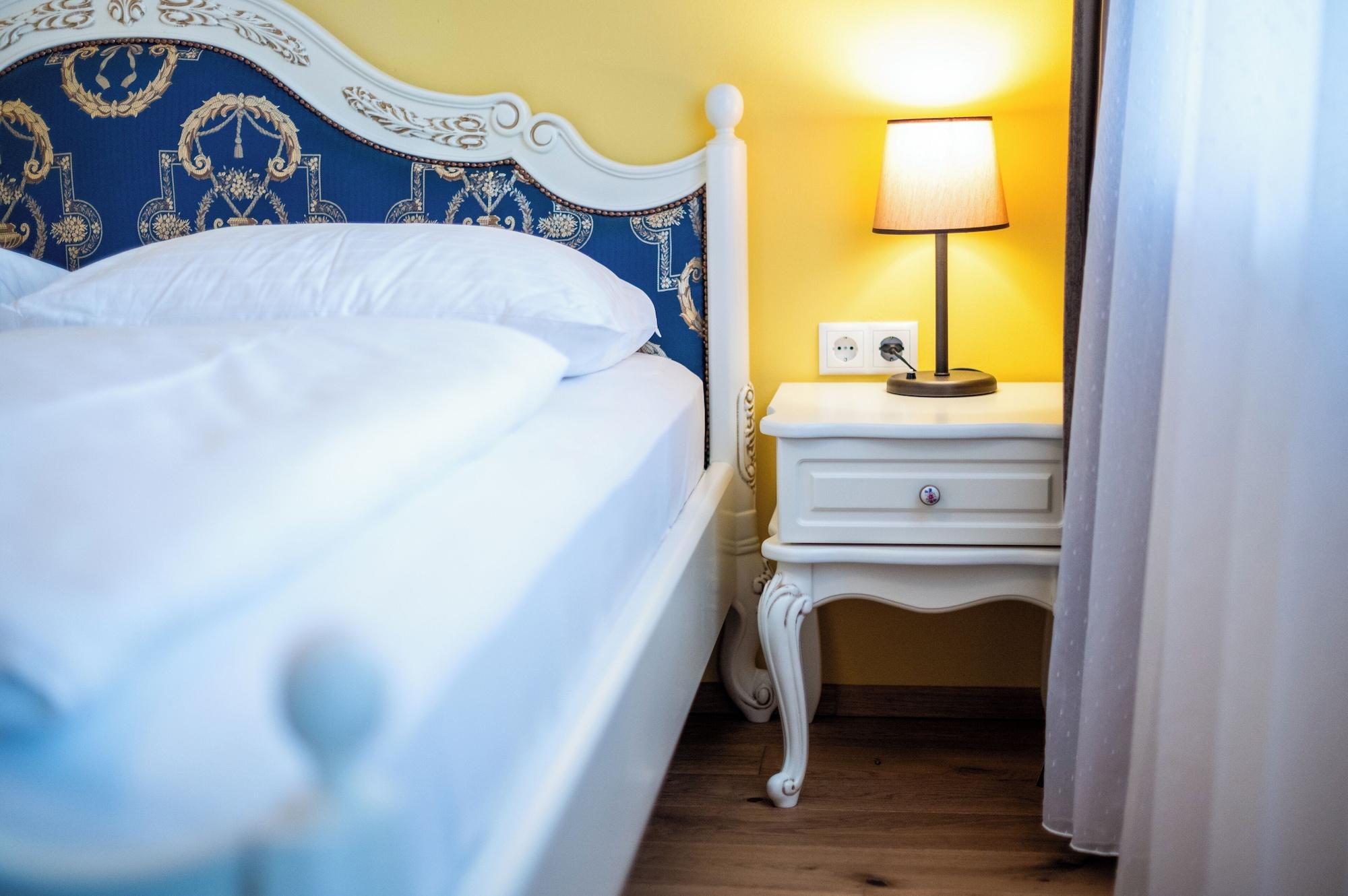 Varios VULKAN Residenz Hotel - Self-Check-in