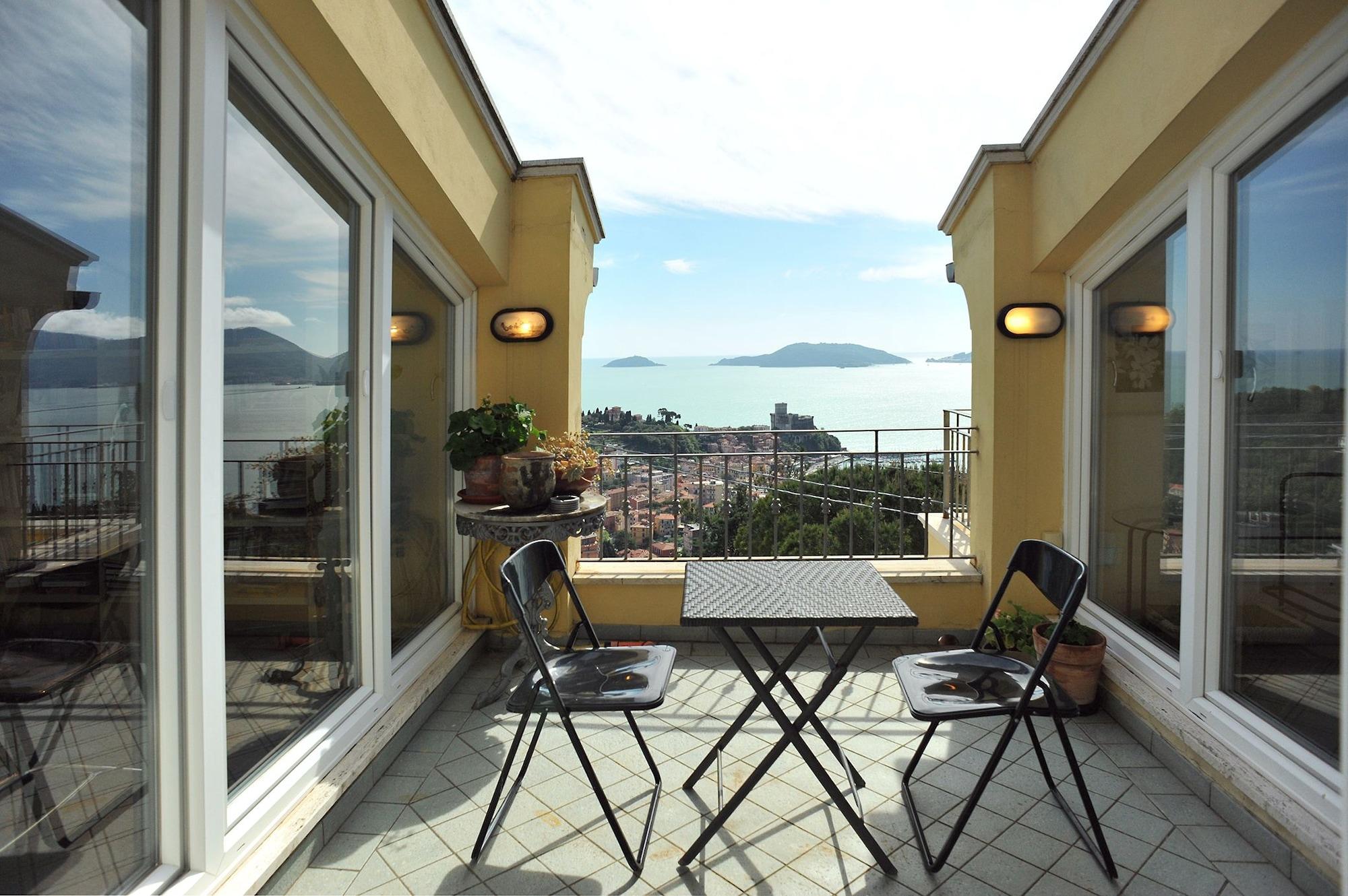 Vista Exterior Il Golfo Artisti e Poeti Villa Thea