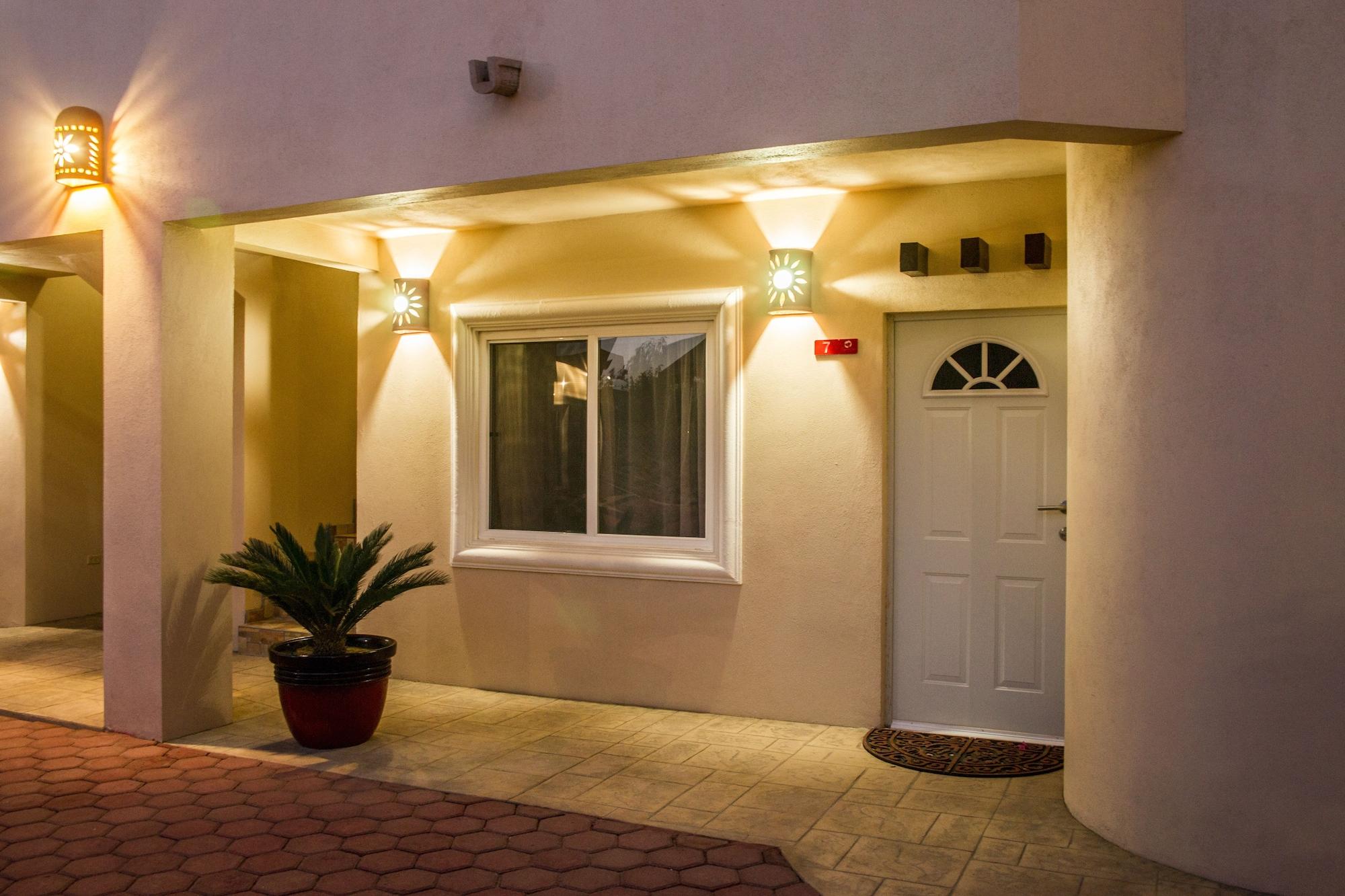 Vista Exterior Bugambilias Suites