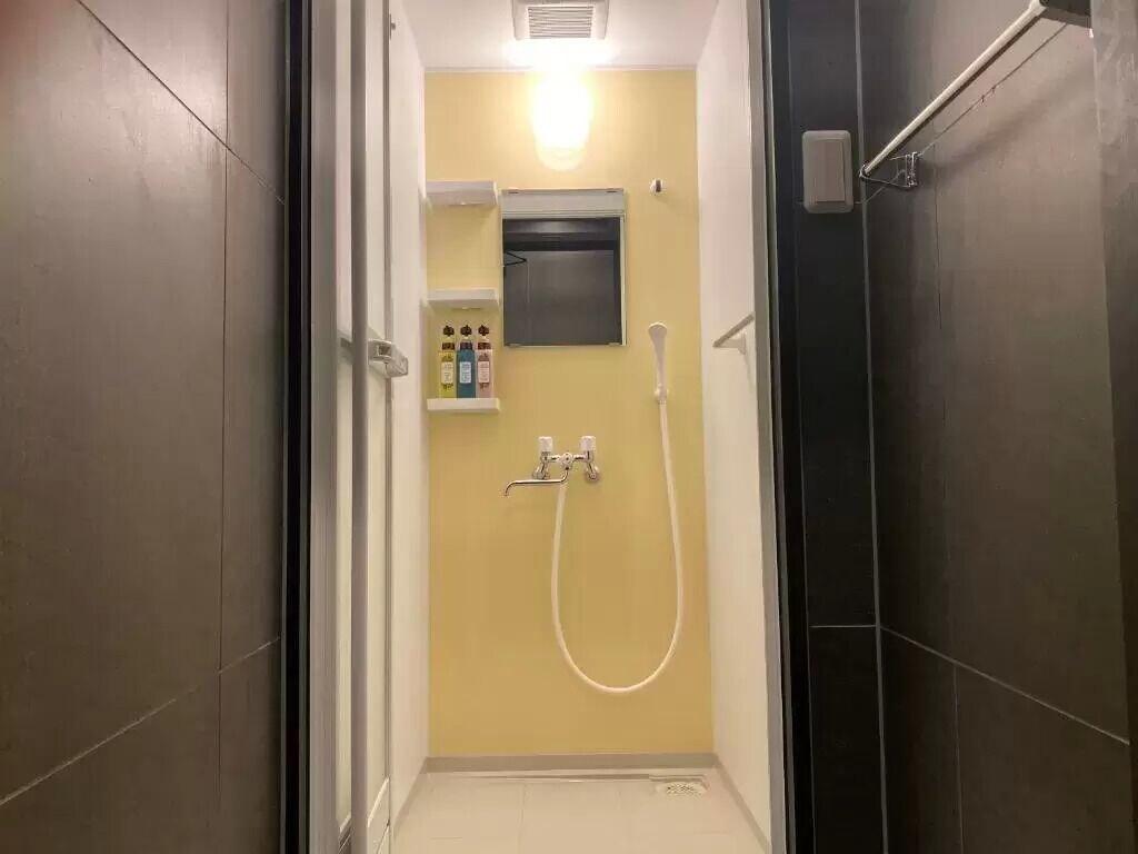 Equipamiento de Habitación Capsule Hotel 2nd BOX