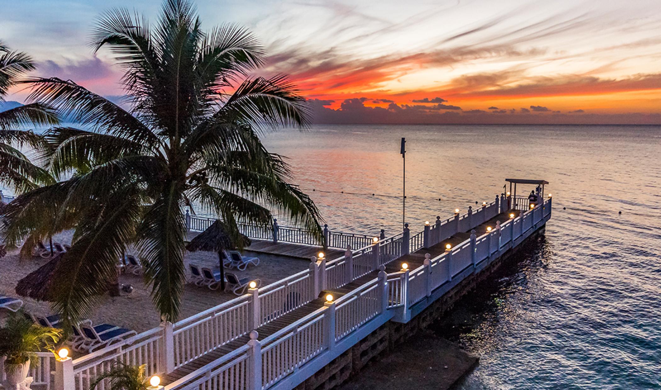 Vista Exterior Grand Decameron Montego Beach, A Trademark All Inc