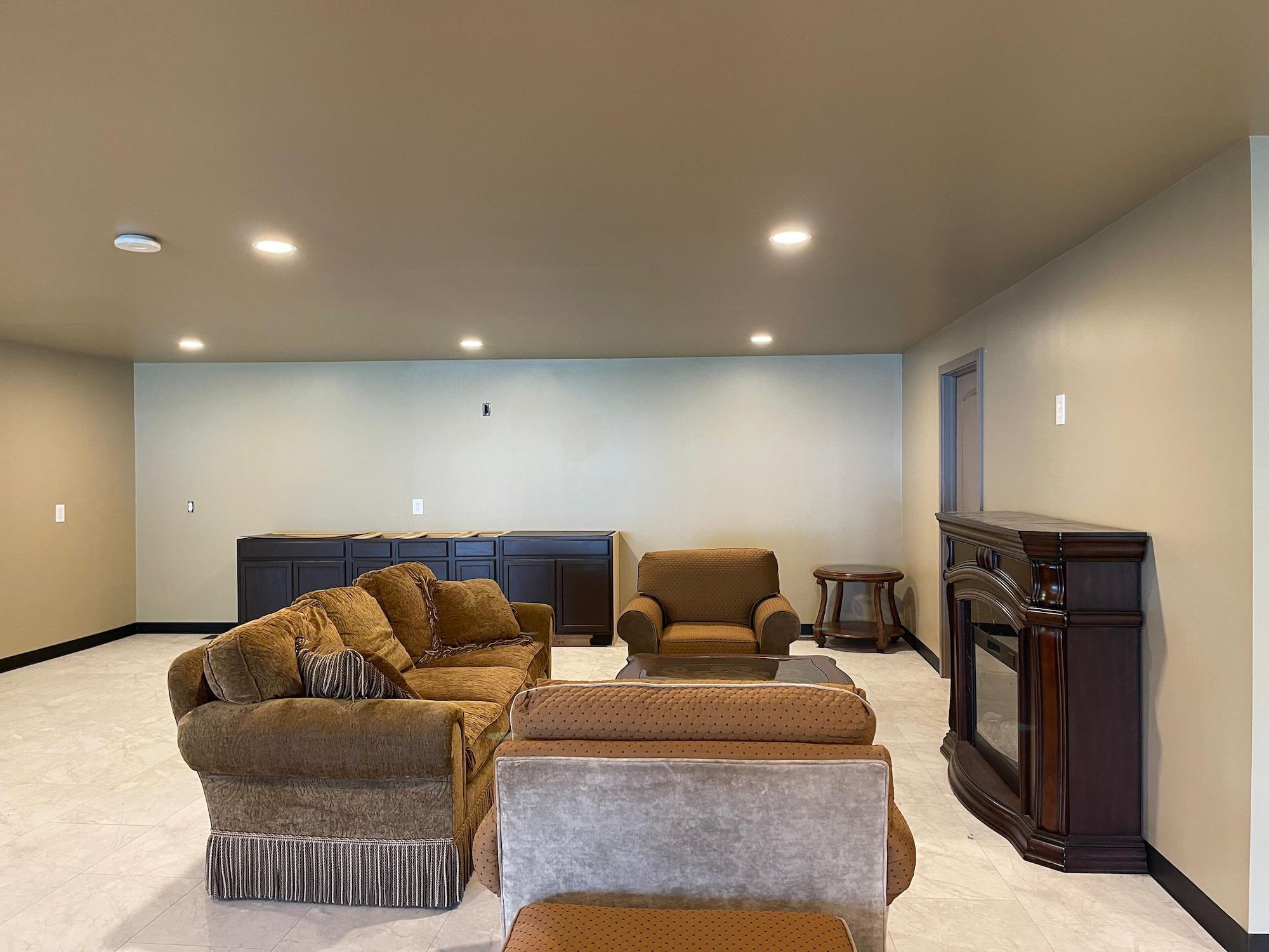 Vista Lobby Four Seasons Inn