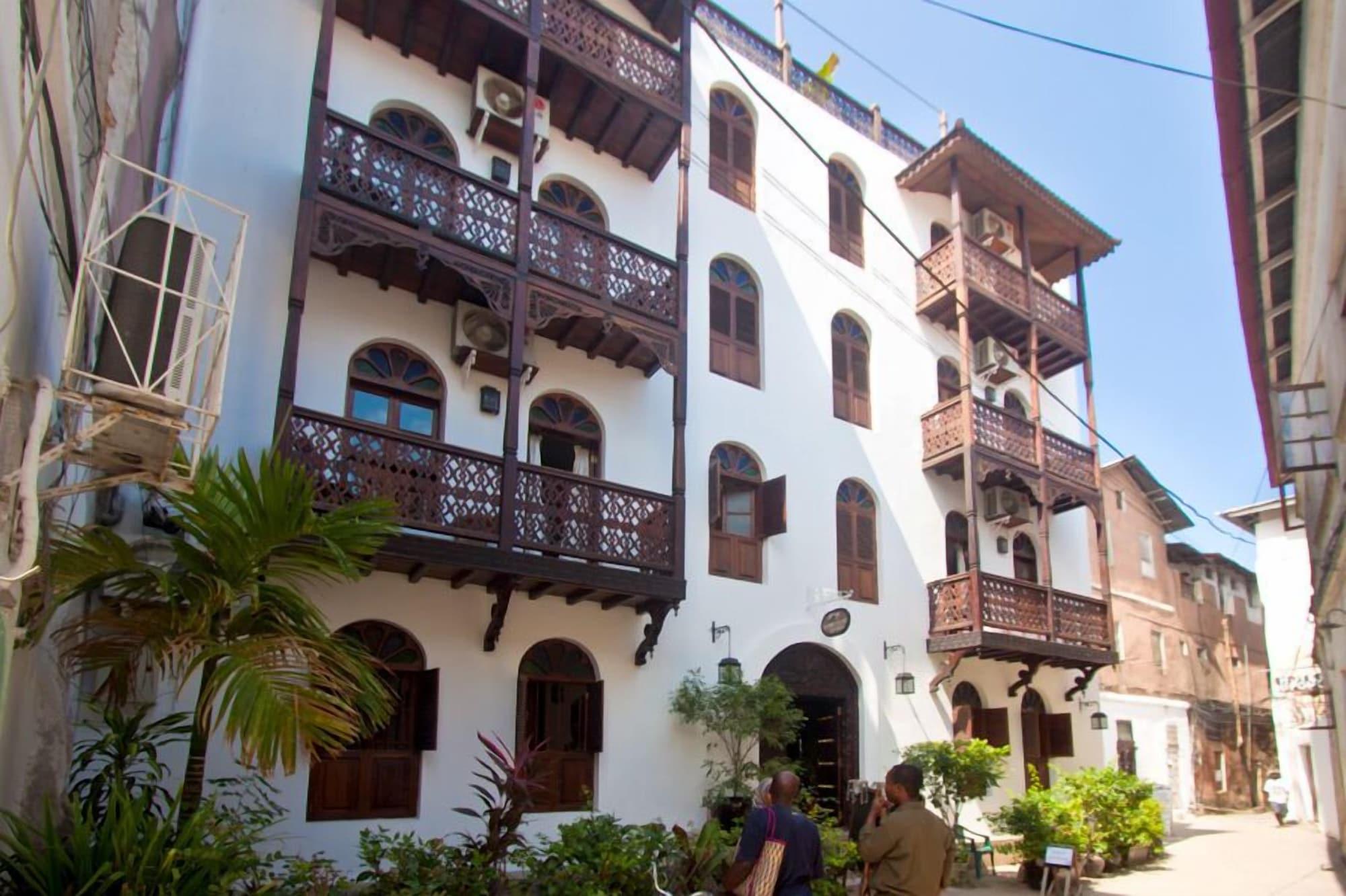 Varios Asmini Palace Hotel