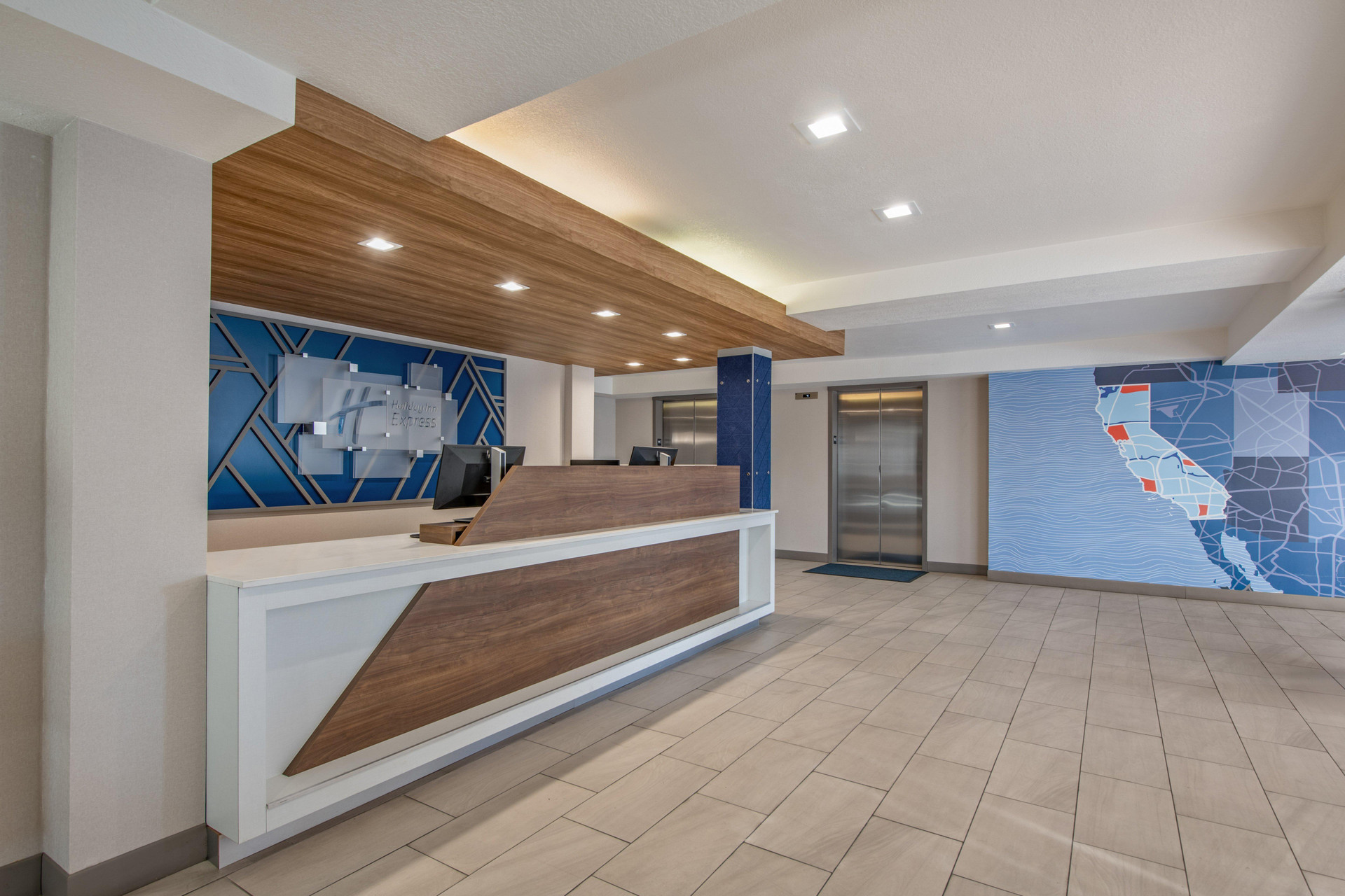Vista Lobby Holiday Inn Express San Diego South - National City by IHG