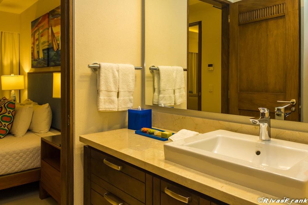 Baño V Azul 403 1 Bedroom 1 Bathroom Apts