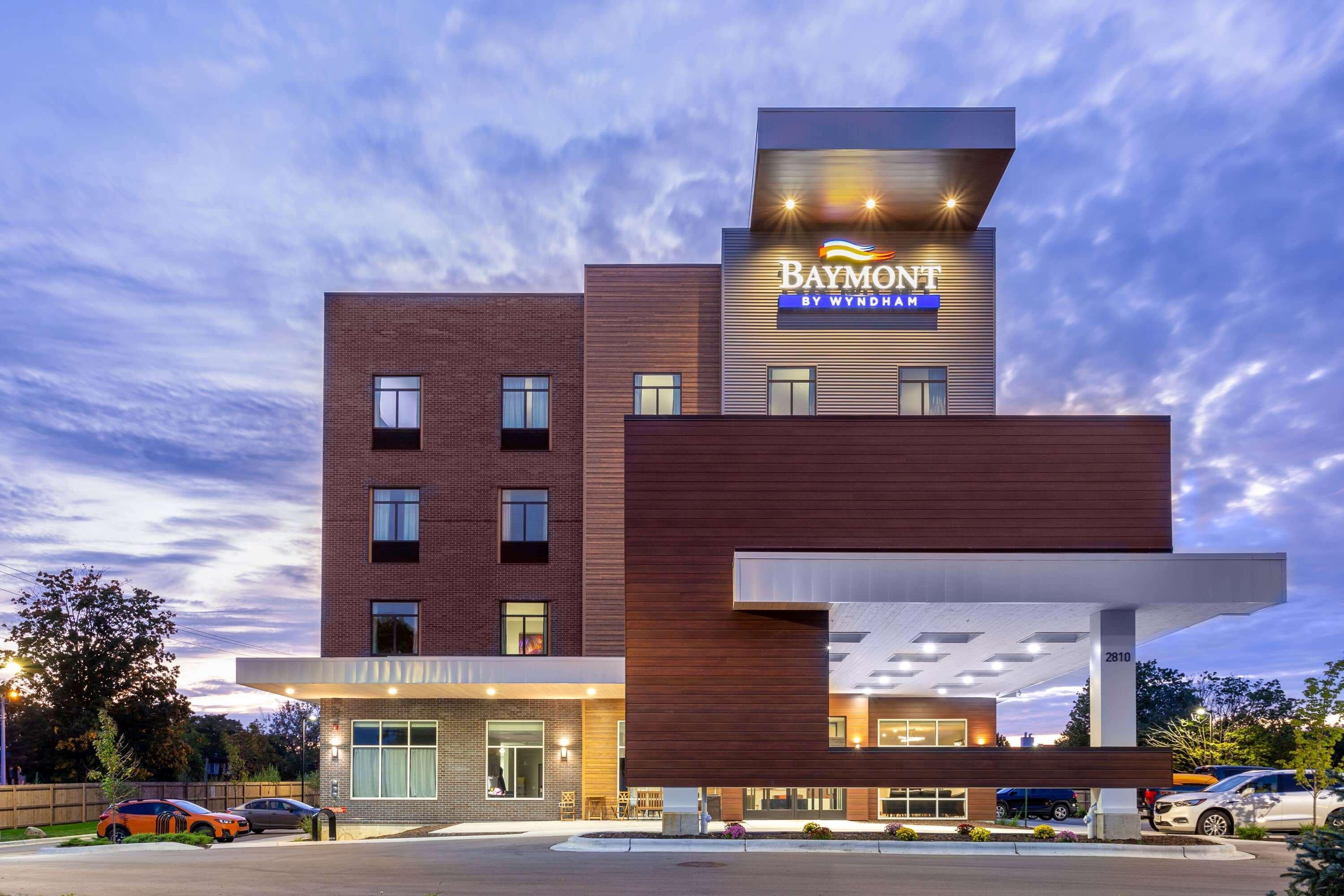 Vista Exterior Baymont Inn & Suites by Wyndham Madison