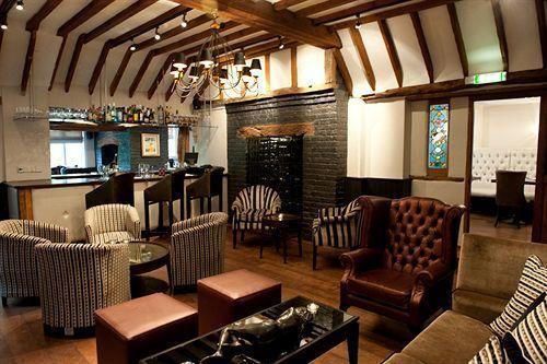 Bar/Salón Sanctum on the Green