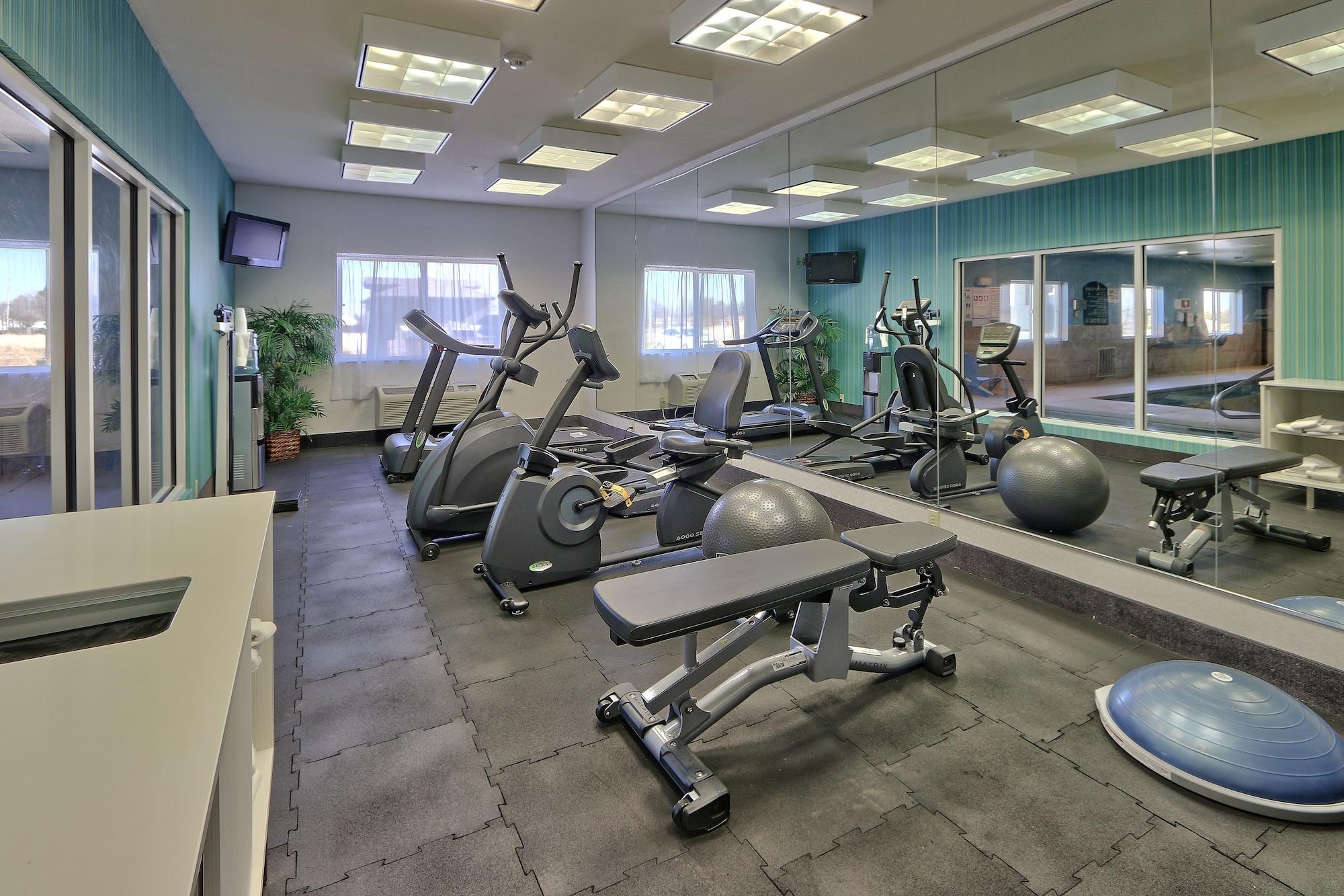 Gimnasio Holiday Express & Suites Portales by IHG