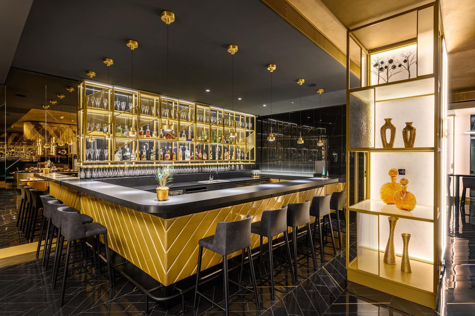 Bar/Salón Emerald Hotel