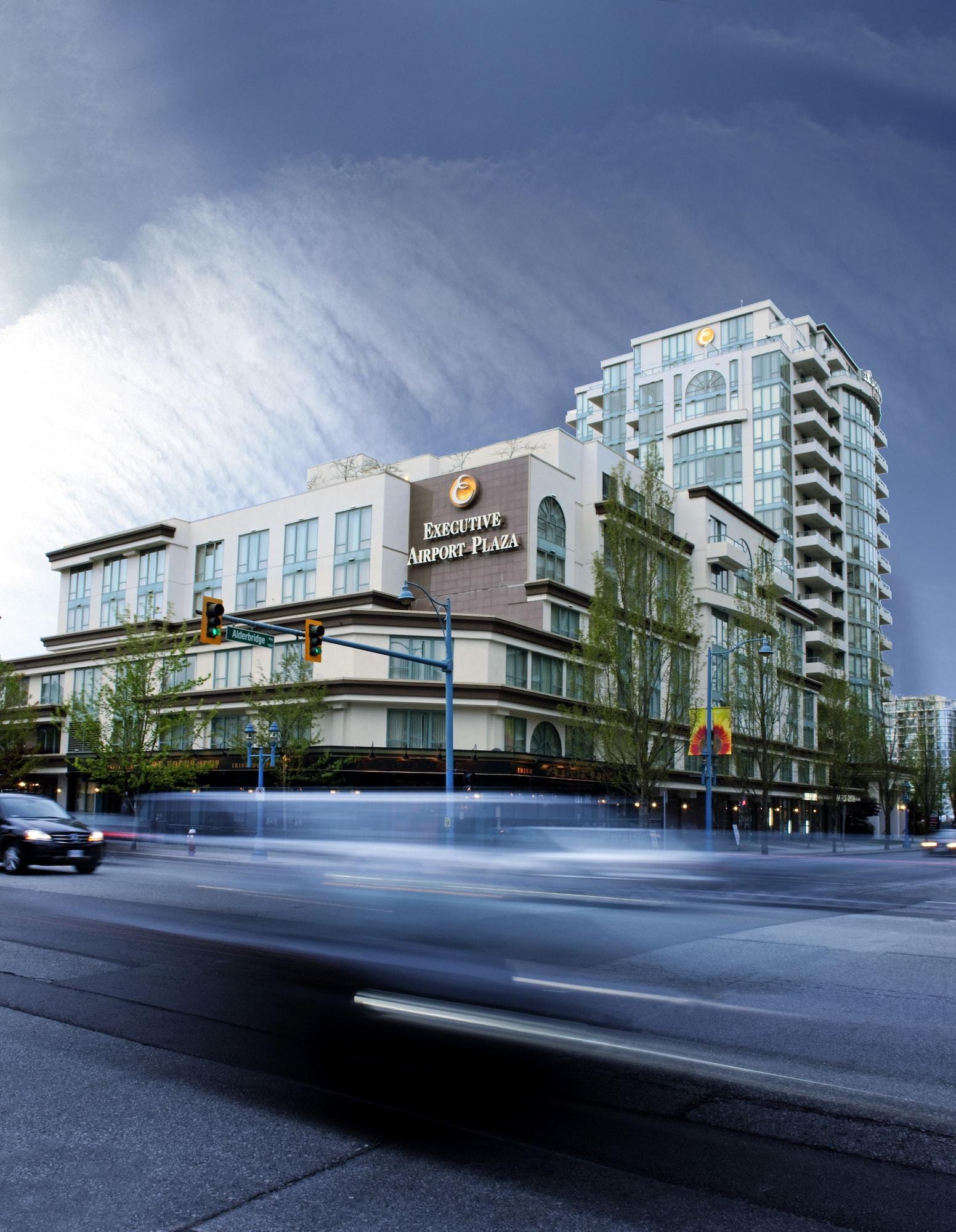 Vista Exterior Executive Hotel Vancouver Airport