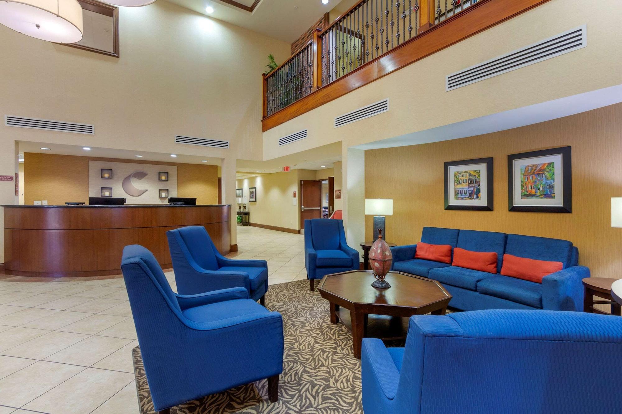 Vista Lobby Comfort Suites Charleston West Ashley