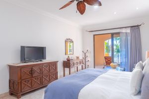 Alojamiento - Oceanfront, BradAndJoeyRentals -Fully Remodeled, stocked, steps to beach.