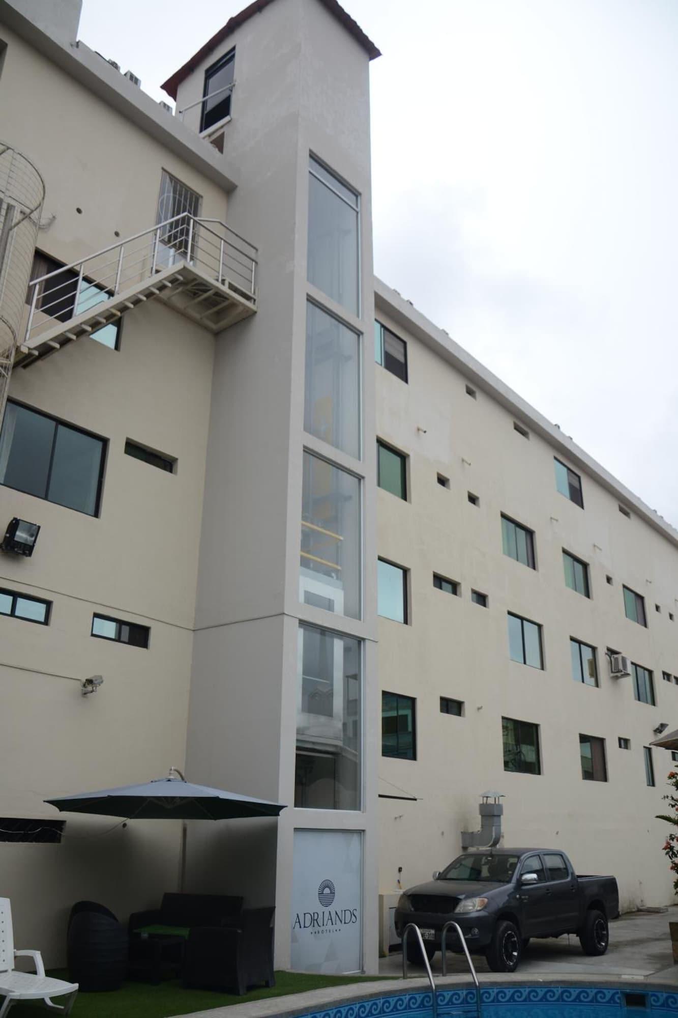 Vista Exterior Hotel Adriands