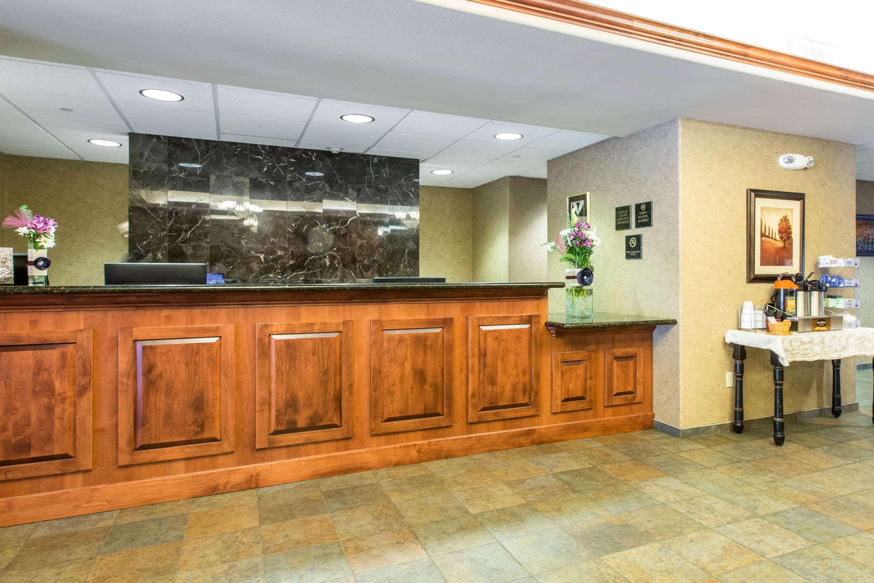 Vista Lobby Comfort Inn & Suites Glenwood Springs On The River