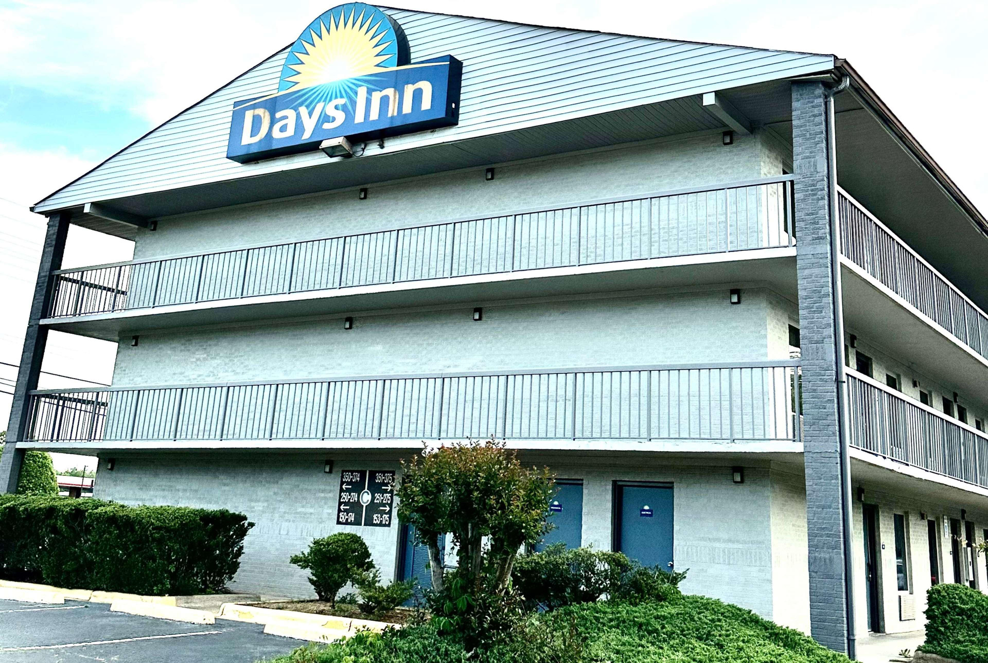 Varios Days Inn by Wyndham Charlotte Northlake