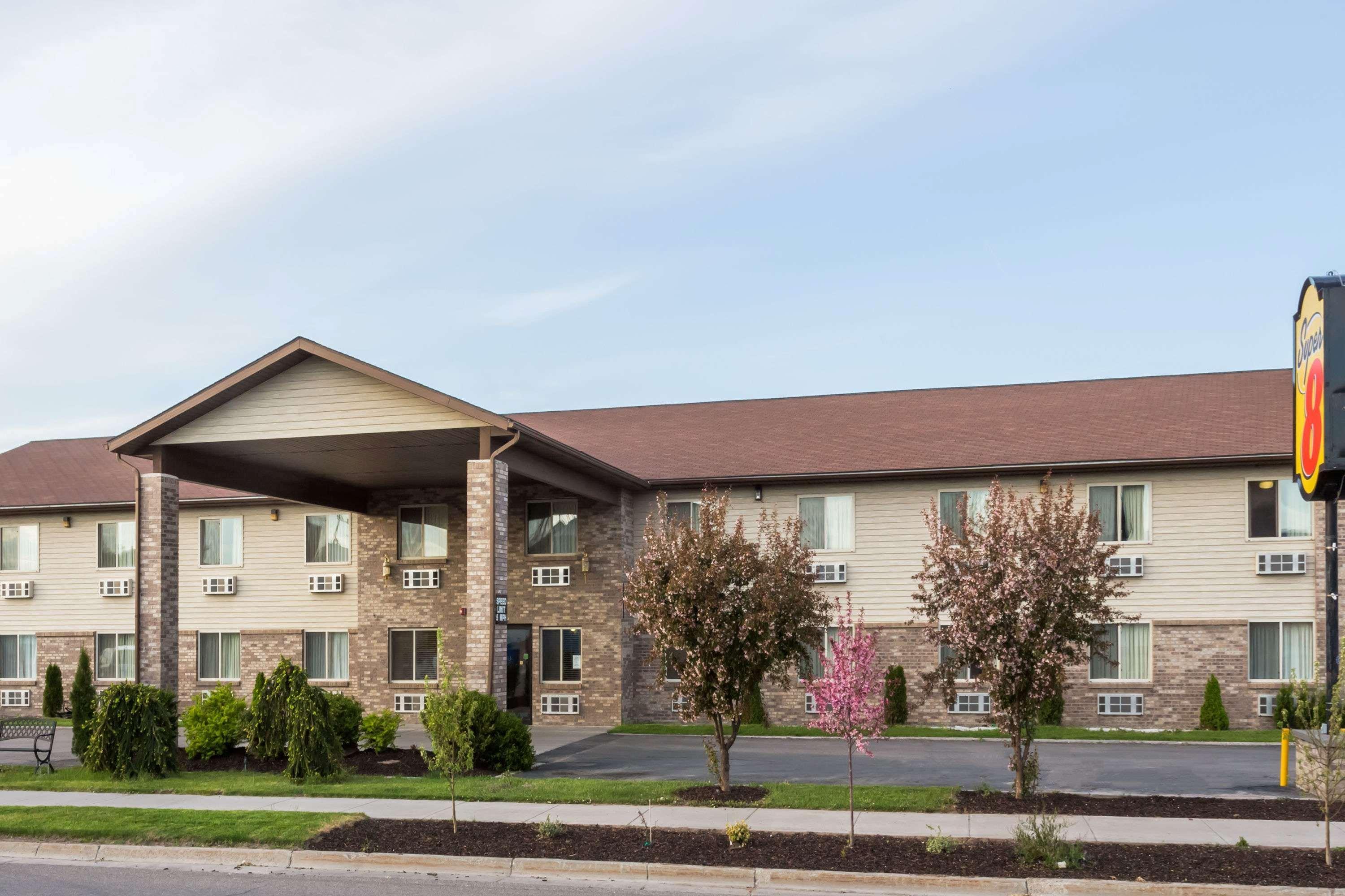 Vista Exterior Super 8 by Wyndham Rexburg