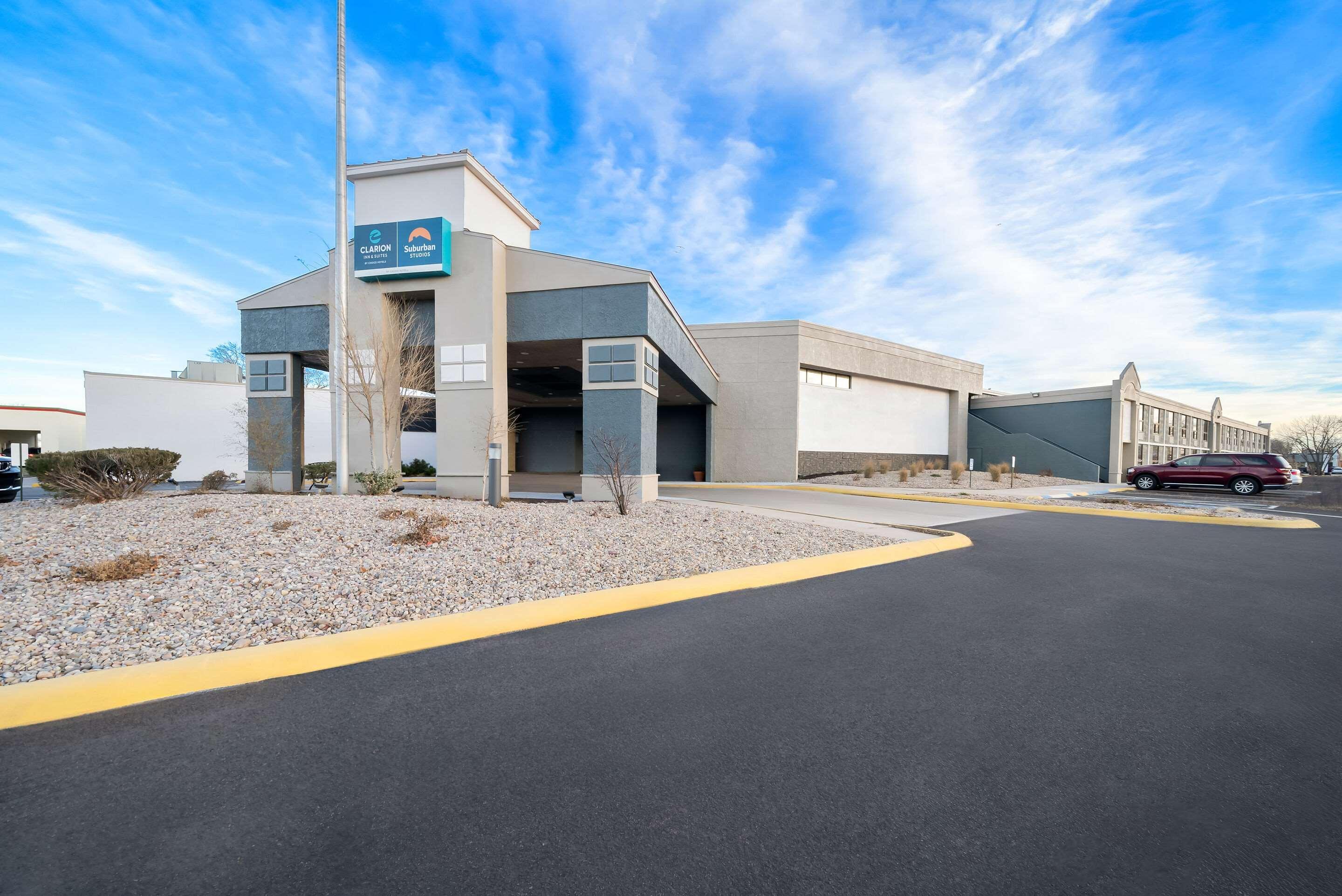 Vista Exterior Clarion Inn and Suites Convention Center Kearney