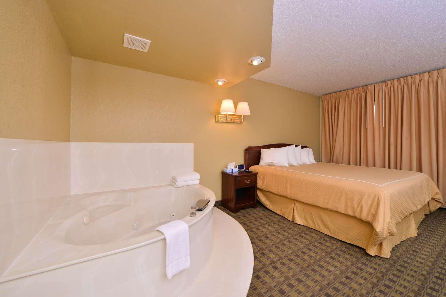 Varios Super 8 by Wyndham Glenwood