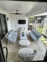 Alquiler Vacacional - Lakefront Luxury Newly Renovated-Firepit, HotTub, Featured in Southern Living