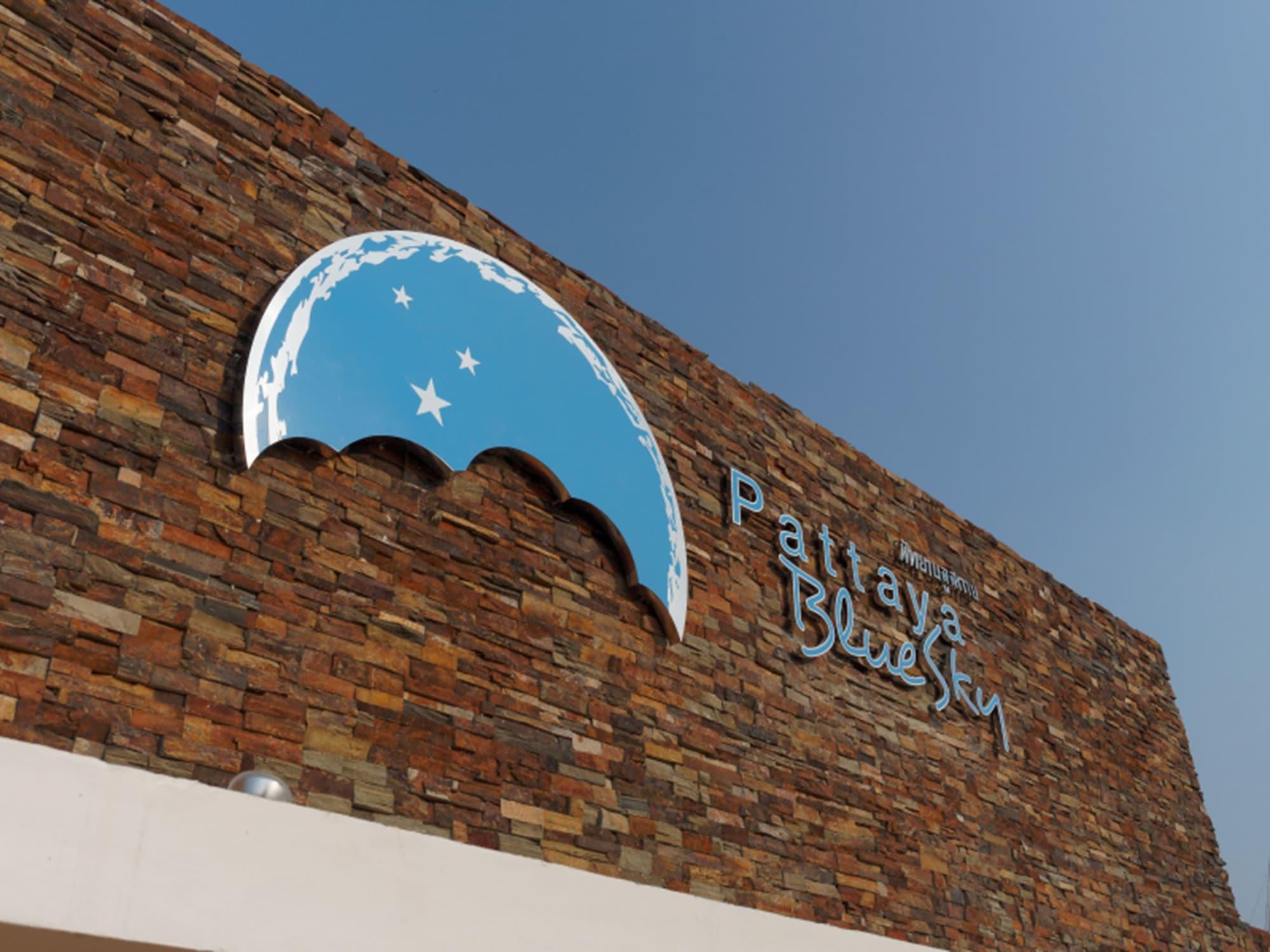 Vista Exterior Pattaya Blue Sky